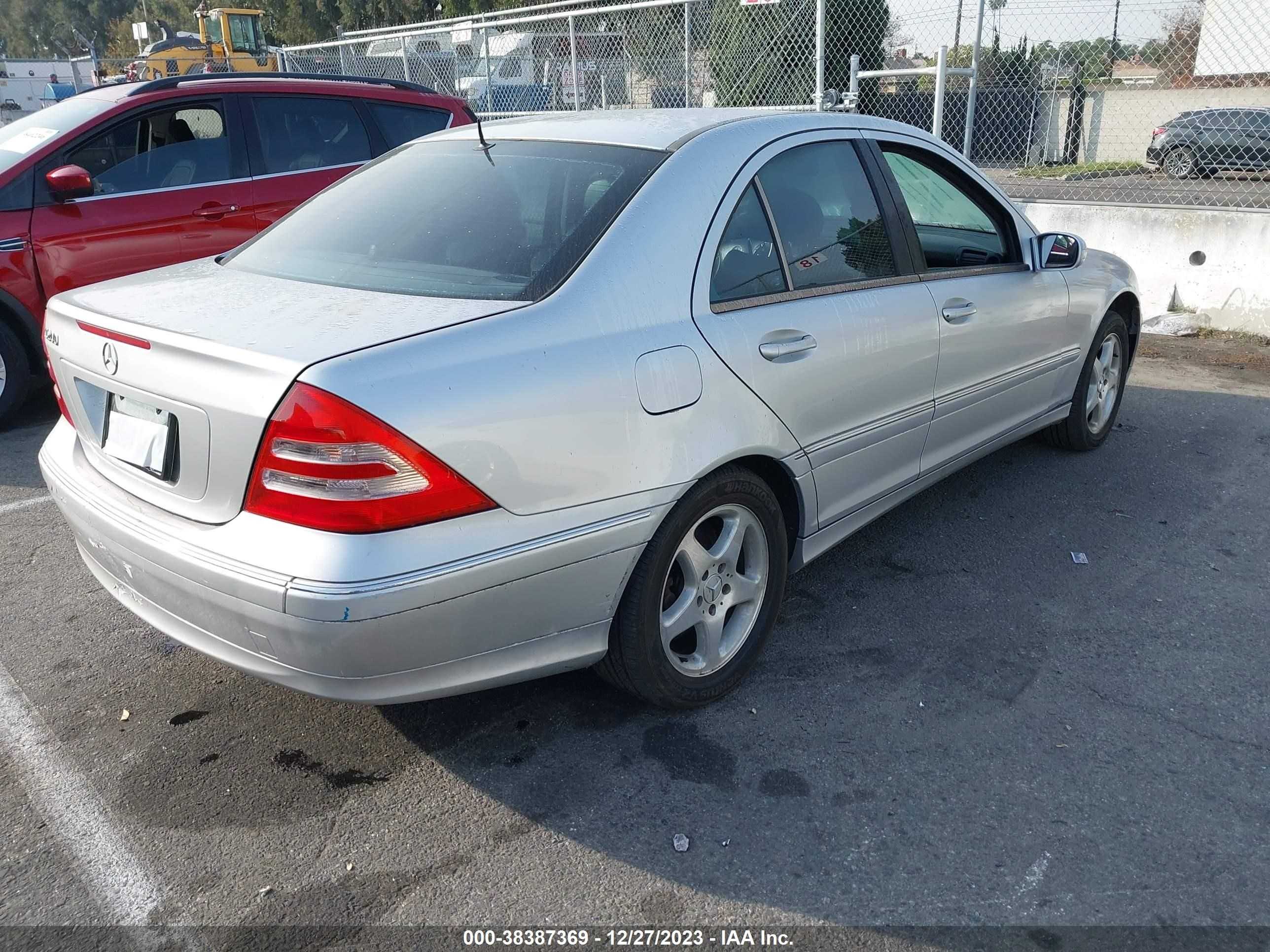 Photo 3 VIN: WDBRF61J42F184065 - MERCEDES-BENZ C-KLASSE 