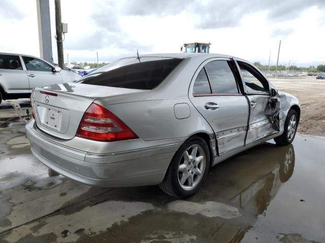 Photo 2 VIN: WDBRF61J42F228629 - MERCEDES-BENZ C-CLASS 