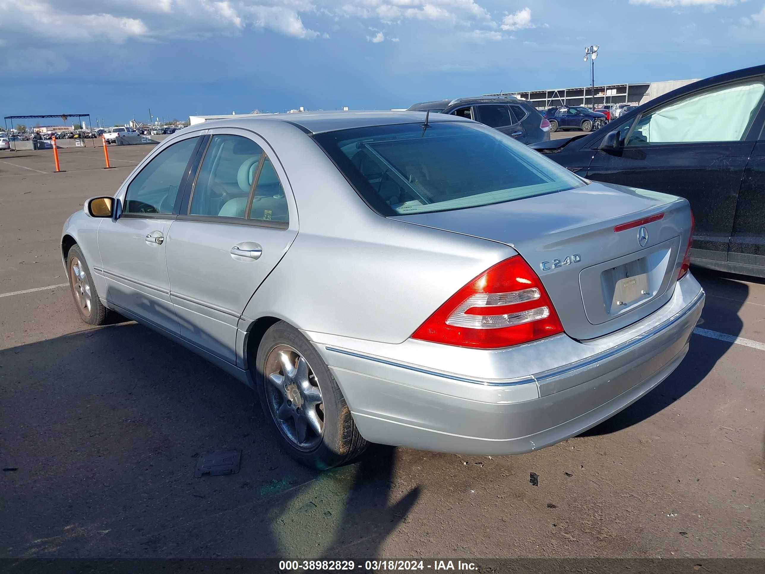 Photo 2 VIN: WDBRF61J52F253362 - MERCEDES-BENZ NULL 