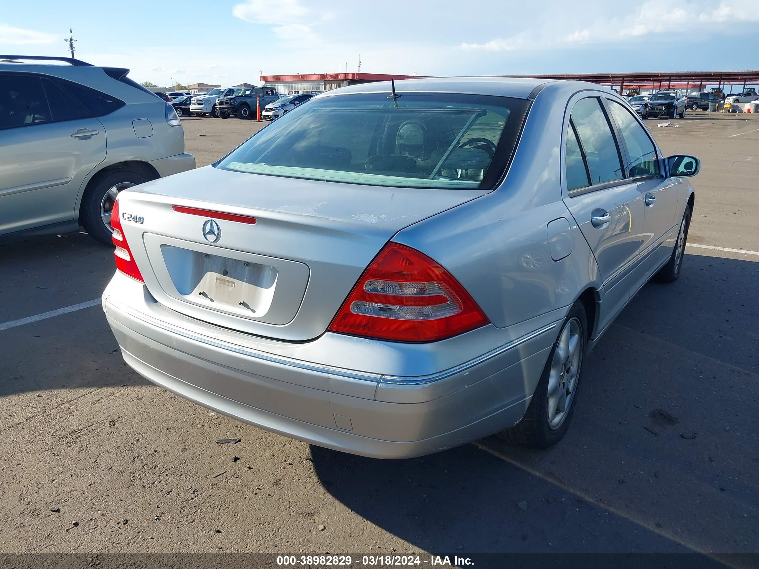 Photo 3 VIN: WDBRF61J52F253362 - MERCEDES-BENZ NULL 