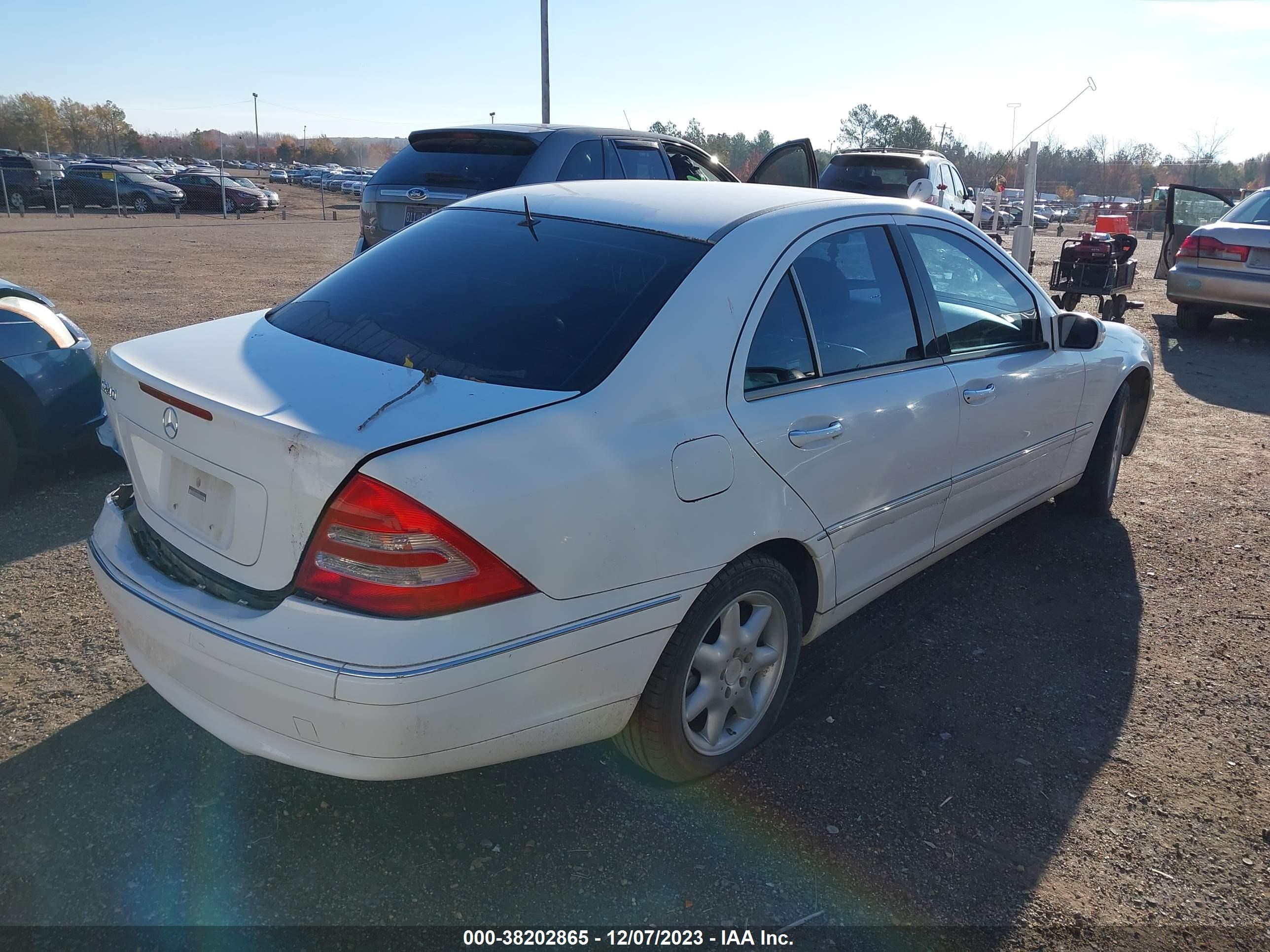 Photo 3 VIN: WDBRF61J92F258547 - MERCEDES-BENZ C-KLASSE 