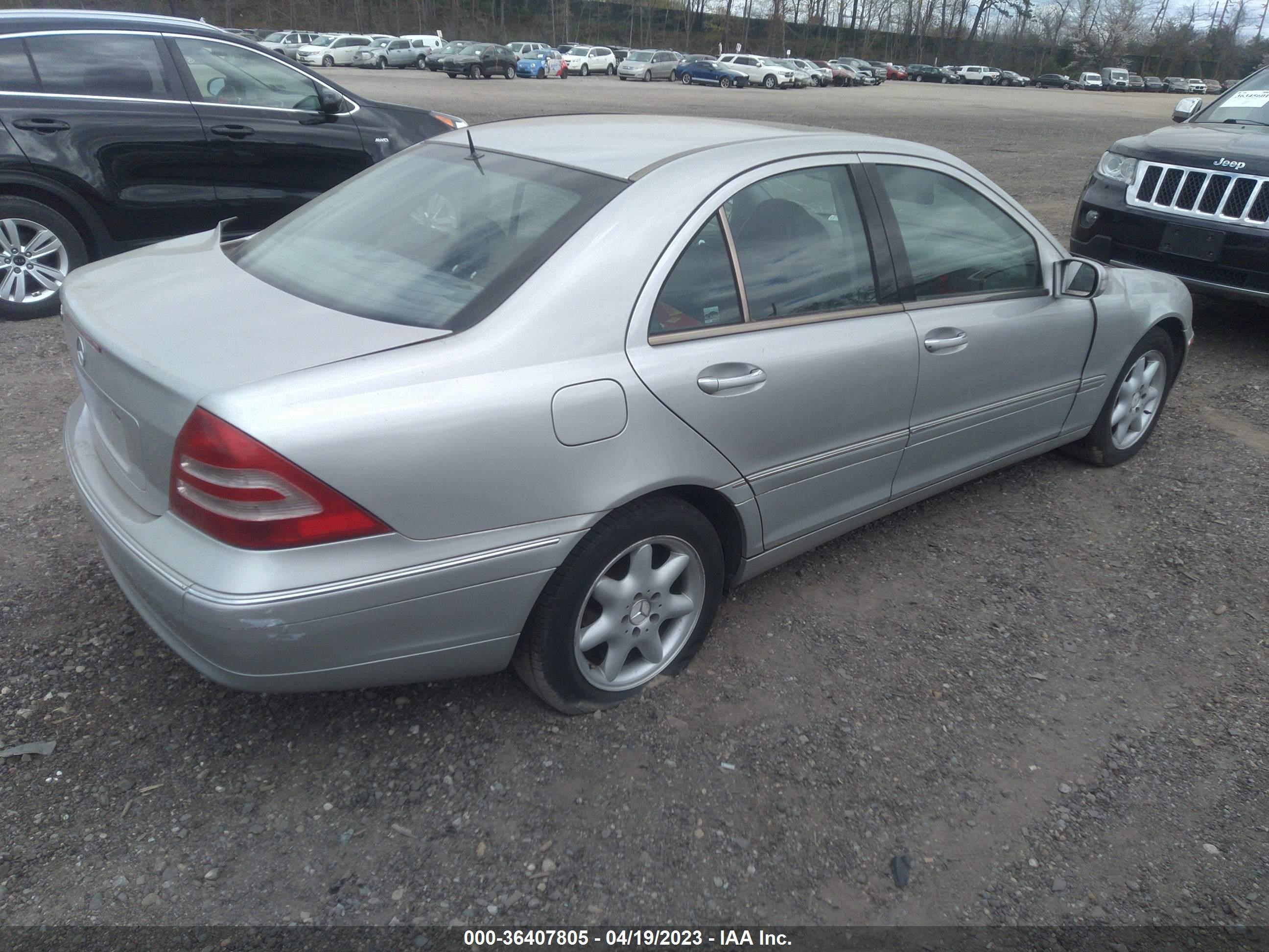 Photo 3 VIN: WDBRF64J52F140264 - MERCEDES-BENZ C-KLASSE 