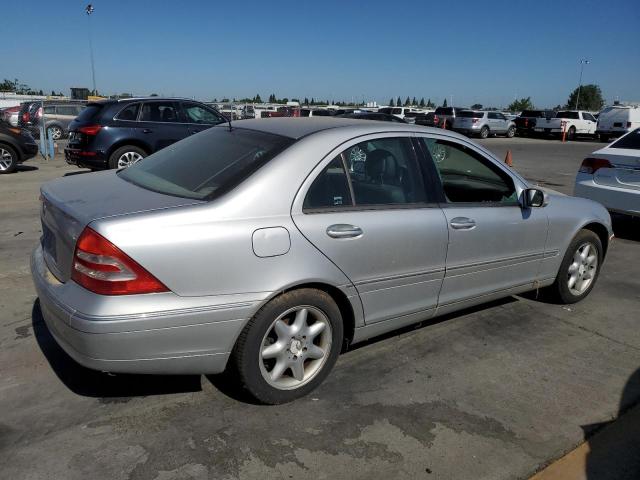 Photo 2 VIN: WDBRF64J52F252627 - MERCEDES-BENZ C-CLASS 