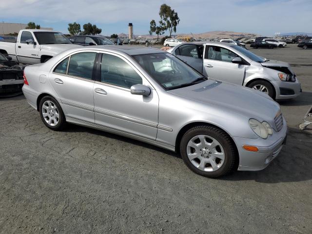 Photo 3 VIN: WDBRF64J75F581799 - MERCEDES-BENZ C 320 