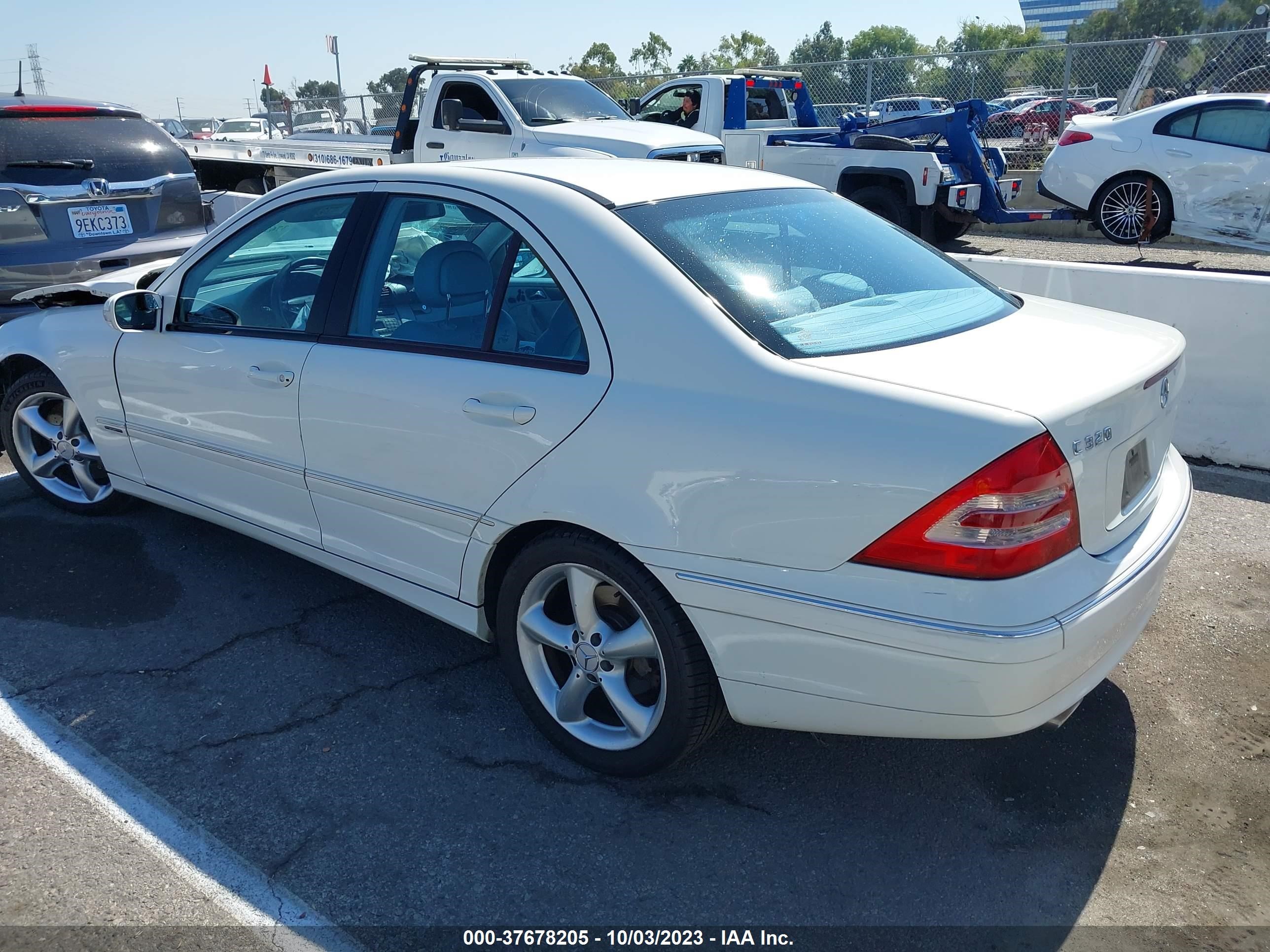 Photo 2 VIN: WDBRF64J84F540905 - MERCEDES-BENZ C-KLASSE 