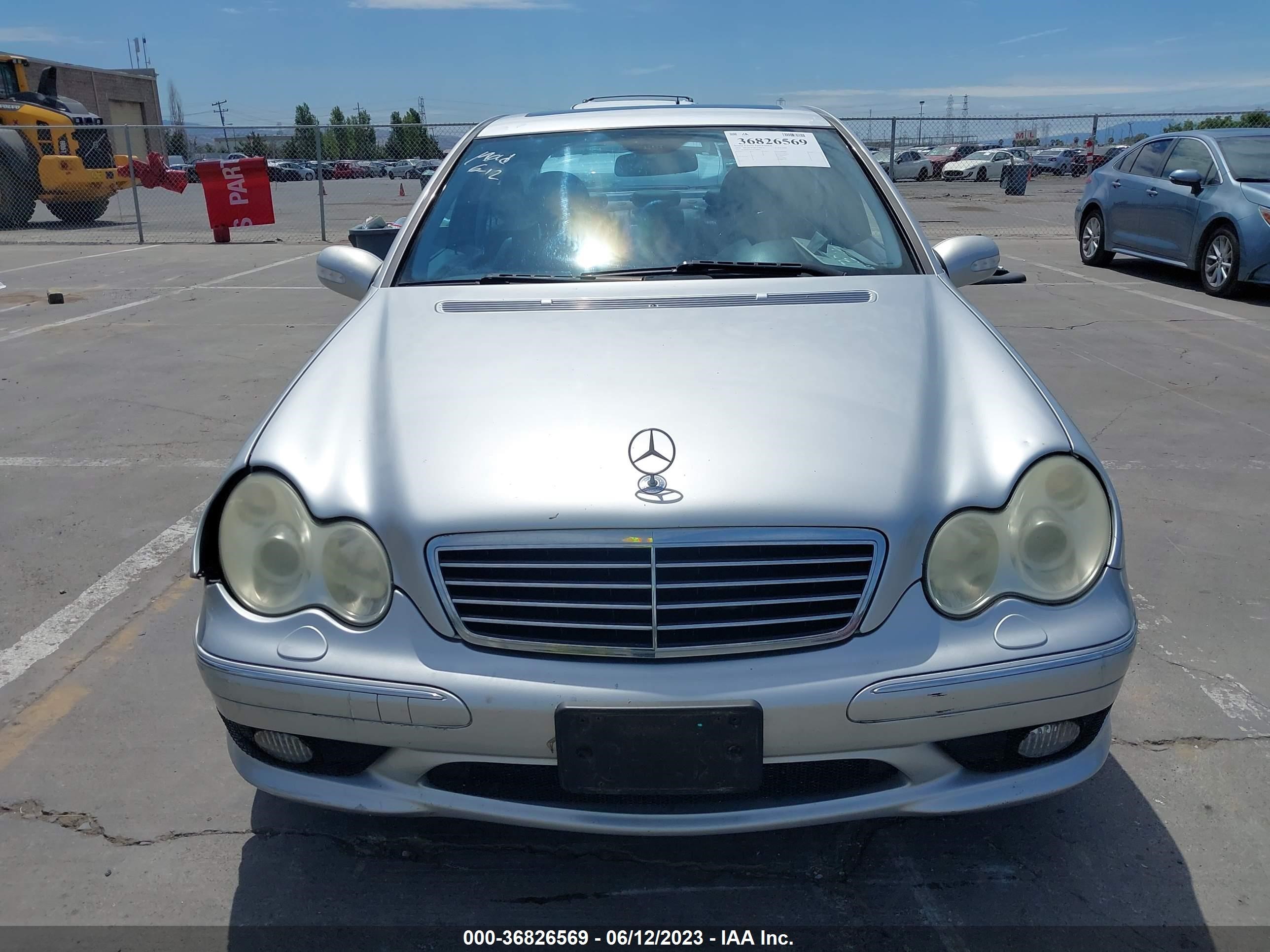 Photo 11 VIN: WDBRF65J24F510894 - MERCEDES-BENZ C-KLASSE 