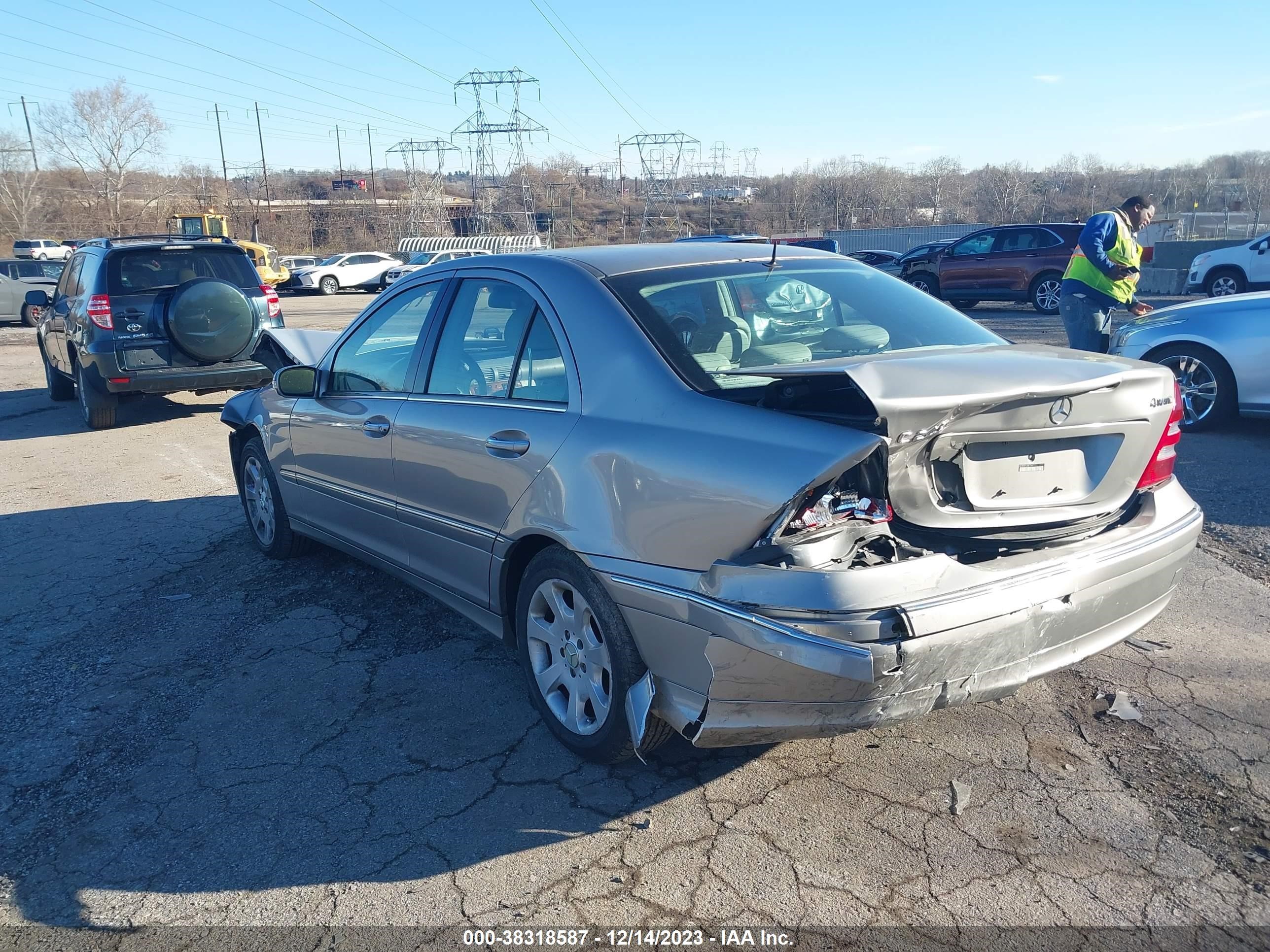 Photo 2 VIN: WDBRF81J35F704711 - MERCEDES-BENZ C-KLASSE 