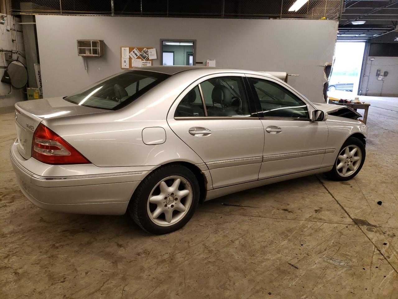 Photo 2 VIN: WDBRF81J84F541522 - MERCEDES-BENZ C-KLASSE 