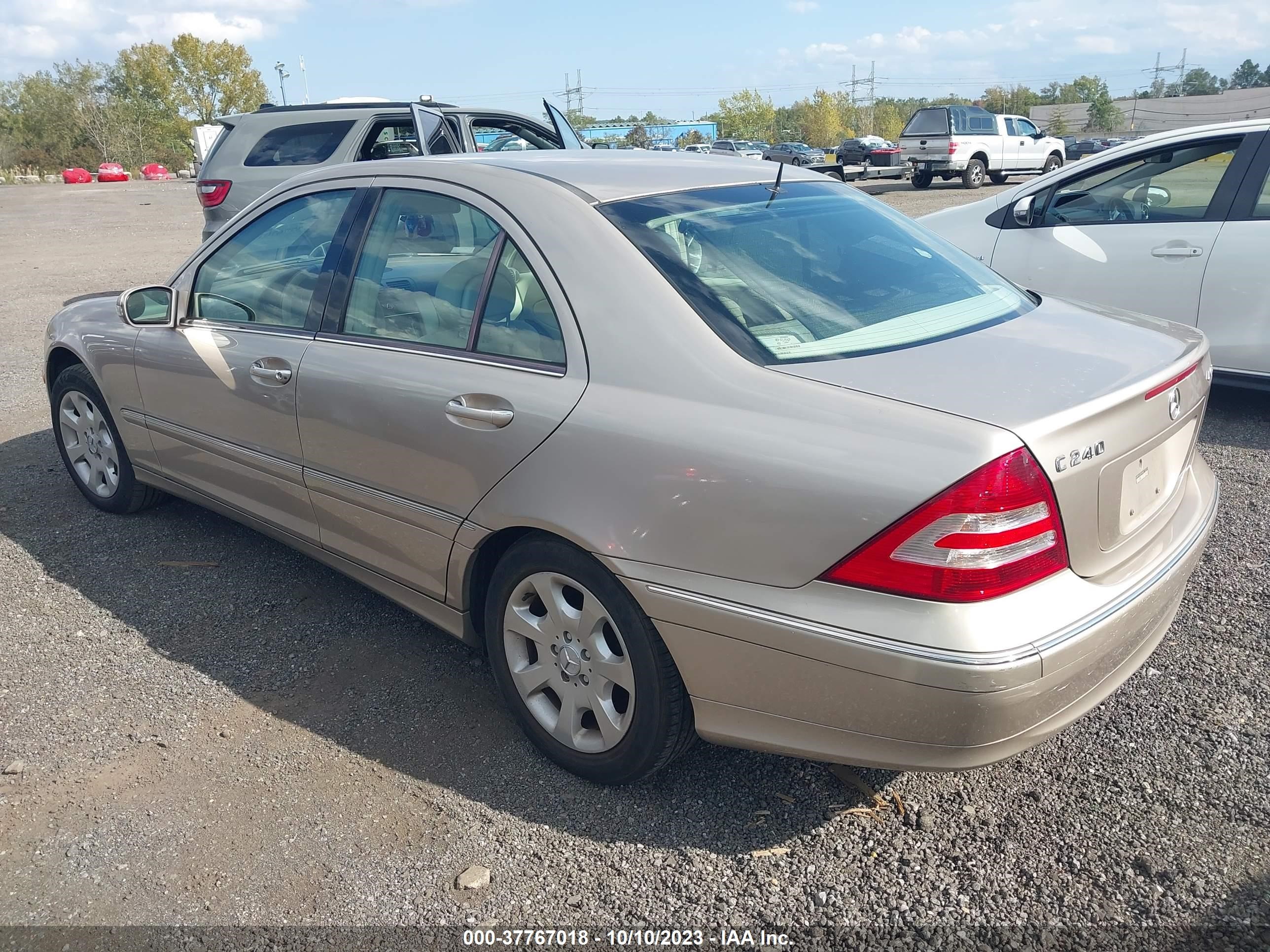 Photo 2 VIN: WDBRF81JX5F698082 - MERCEDES-BENZ C-KLASSE 