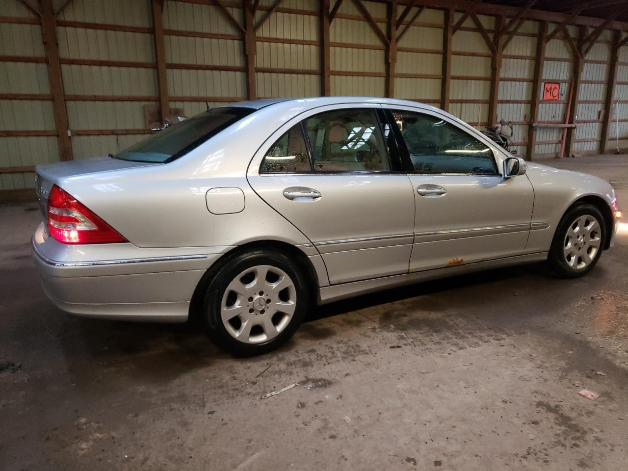 Photo 2 VIN: WDBRF84J55F637718 - MERCEDES-BENZ C-KLASSE 