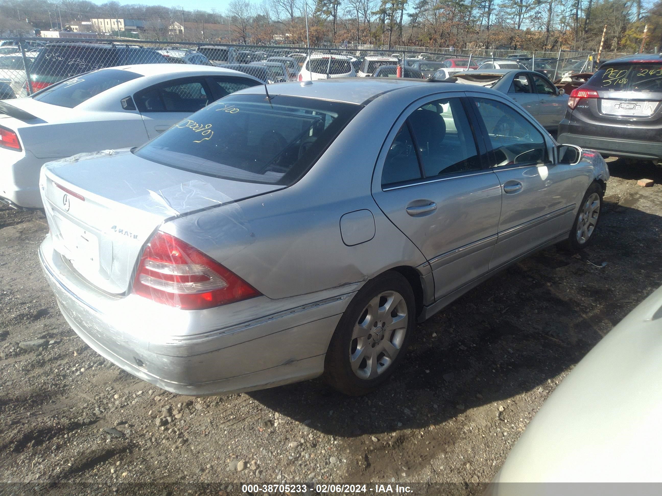 Photo 3 VIN: WDBRF87H46F803009 - MERCEDES-BENZ C-KLASSE 