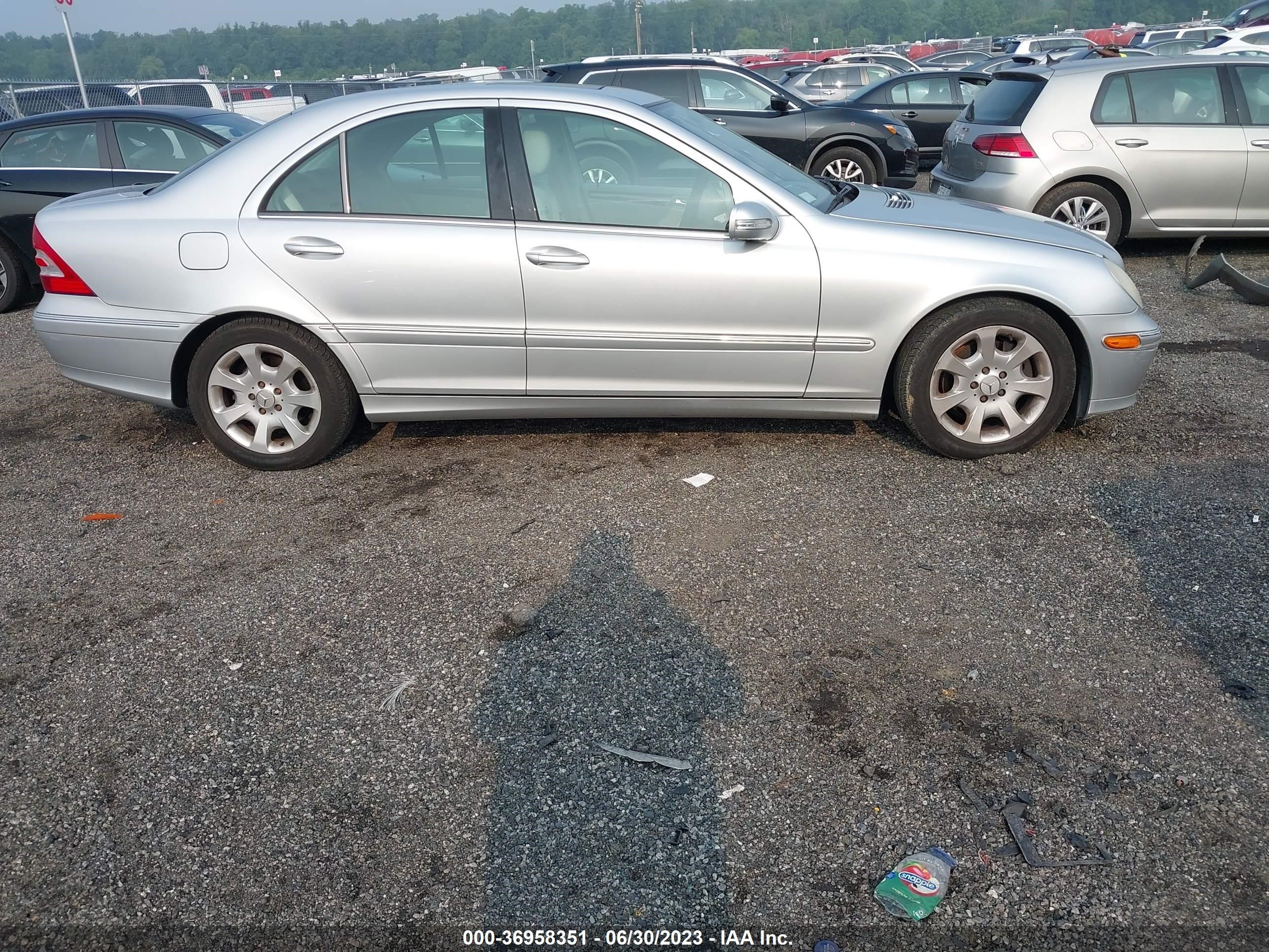 Photo 11 VIN: WDBRF92H46F777427 - MERCEDES-BENZ C-KLASSE 