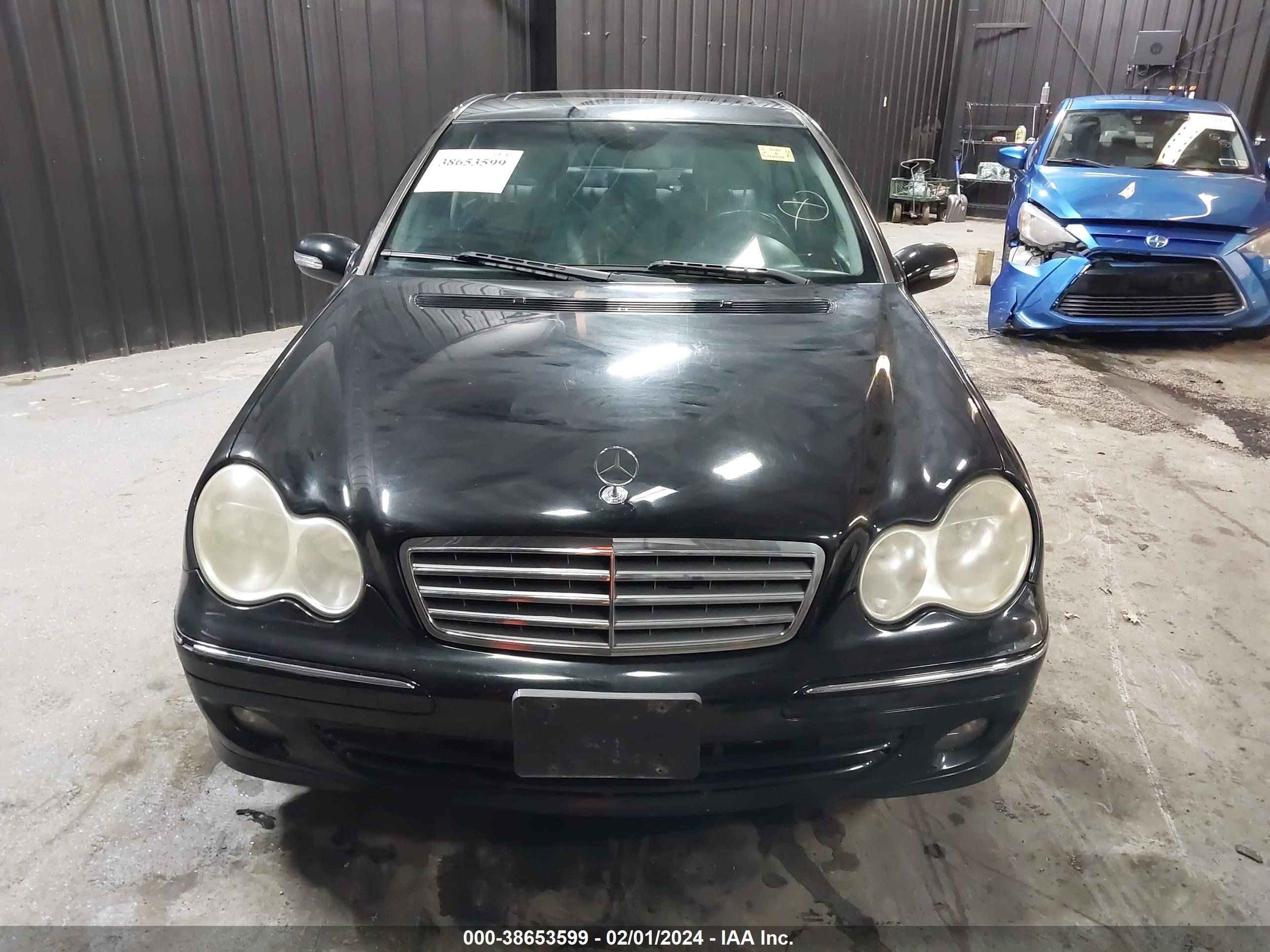 Photo 11 VIN: WDBRF92H87F892257 - MERCEDES-BENZ C-KLASSE 