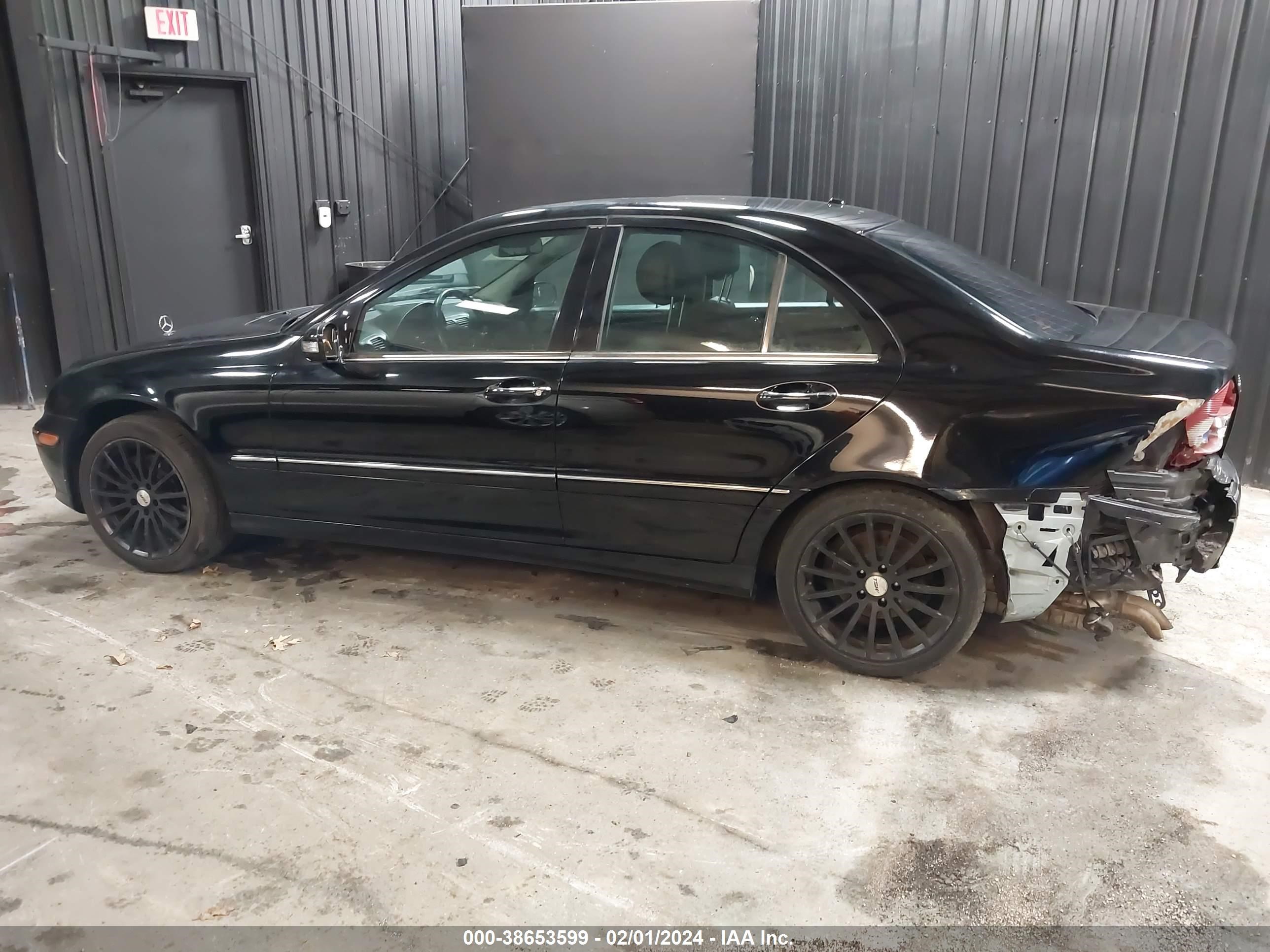 Photo 13 VIN: WDBRF92H87F892257 - MERCEDES-BENZ C-KLASSE 