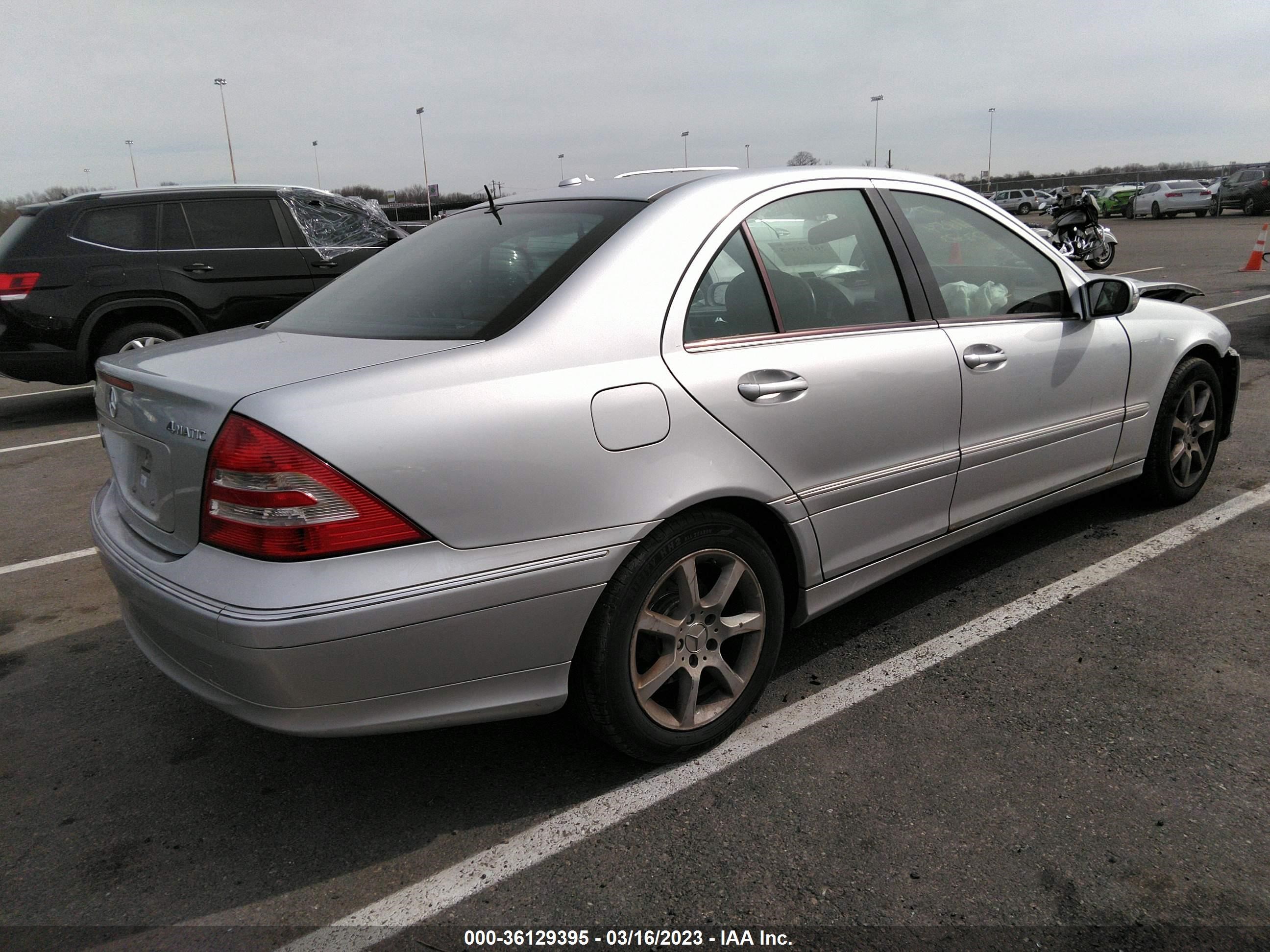 Photo 3 VIN: WDBRF92H87F895000 - MERCEDES-BENZ C-KLASSE 