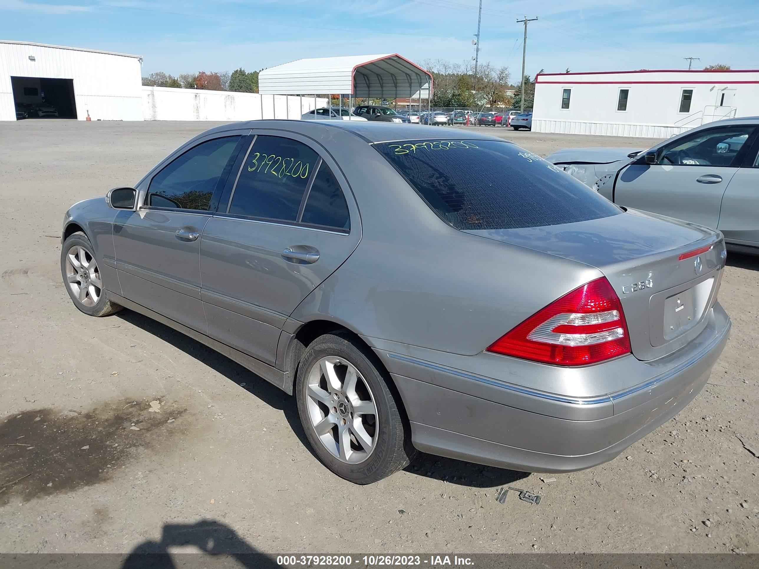 Photo 2 VIN: WDBRF92H97F865360 - MERCEDES-BENZ C-KLASSE 