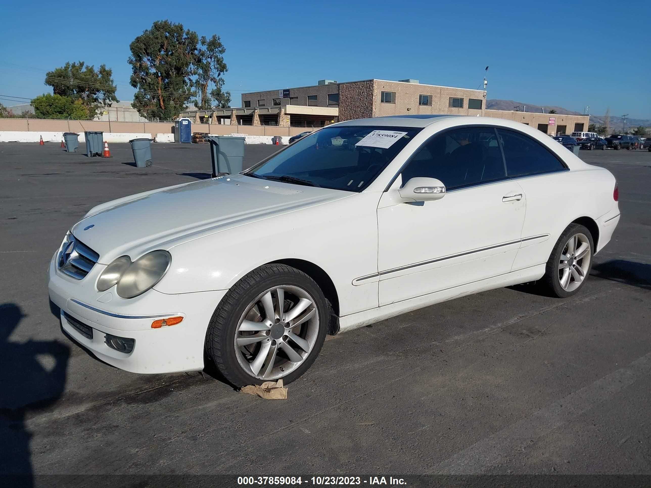 Photo 1 VIN: WDBTJ56HX8F237560 - MERCEDES-BENZ CLK-KLASSE 