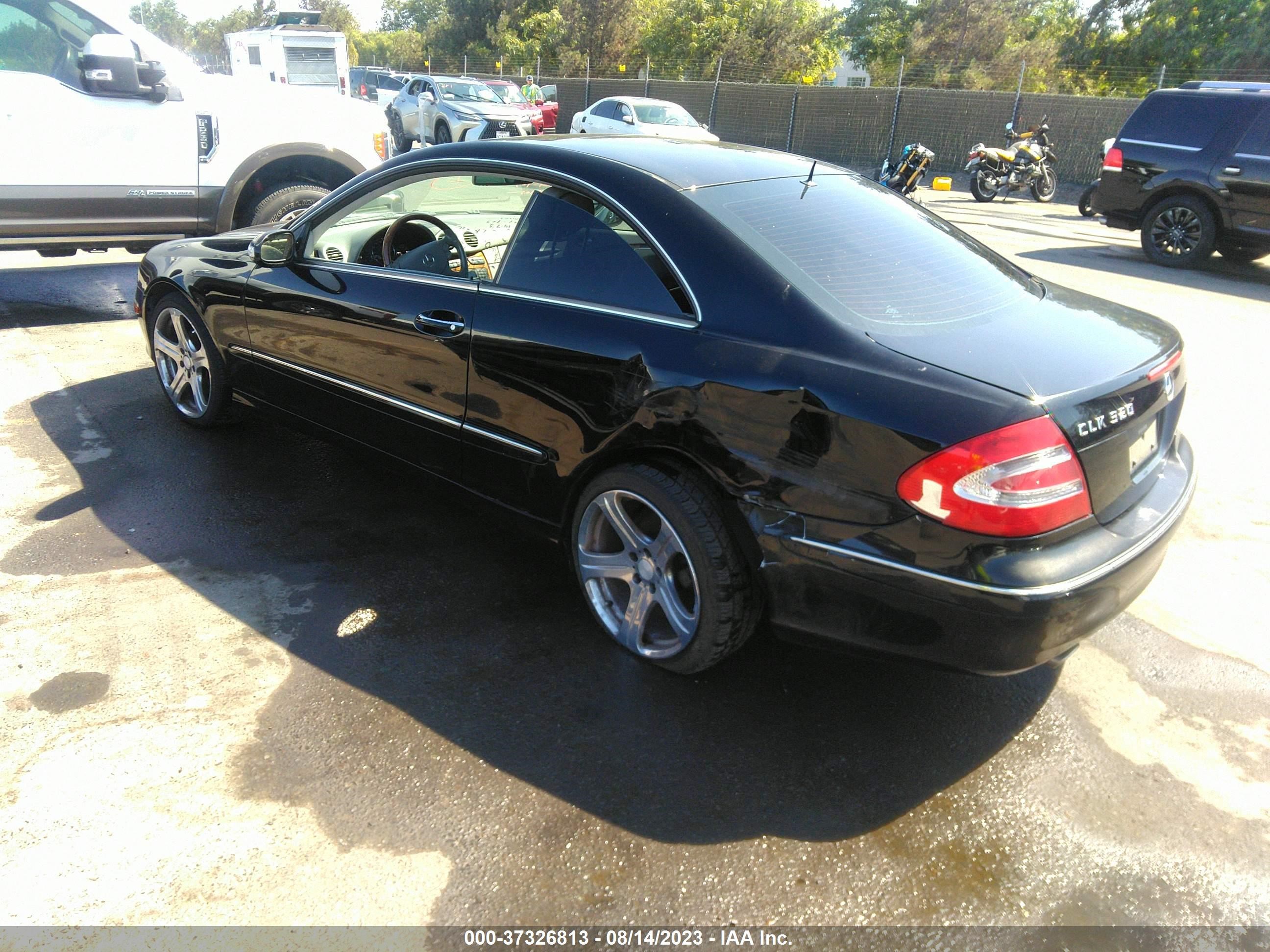 Photo 2 VIN: WDBTJ65J83F015425 - MERCEDES-BENZ CLK-KLASSE 