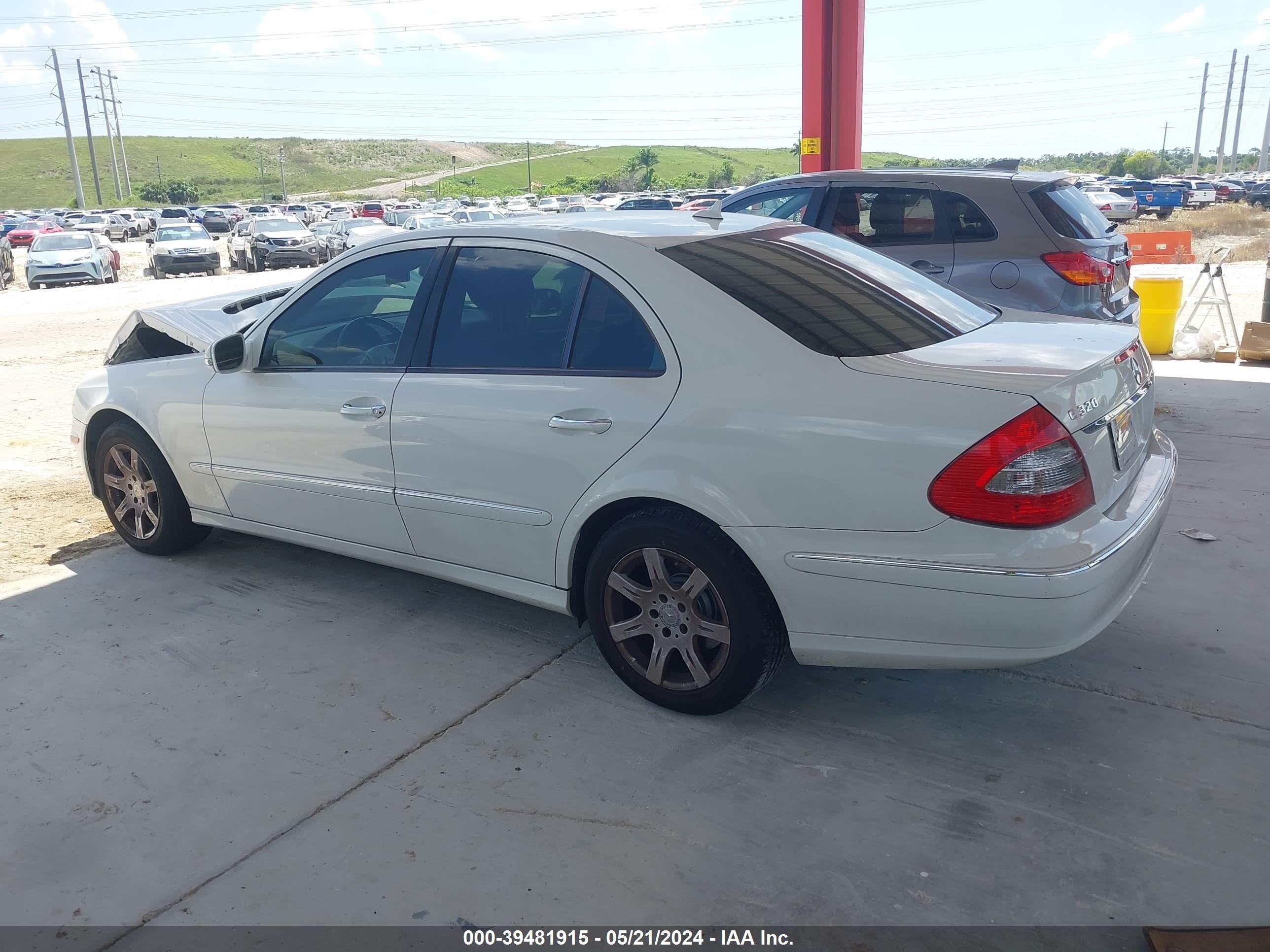 Photo 13 VIN: WDBUF22X78B278608 - MERCEDES-BENZ NULL 