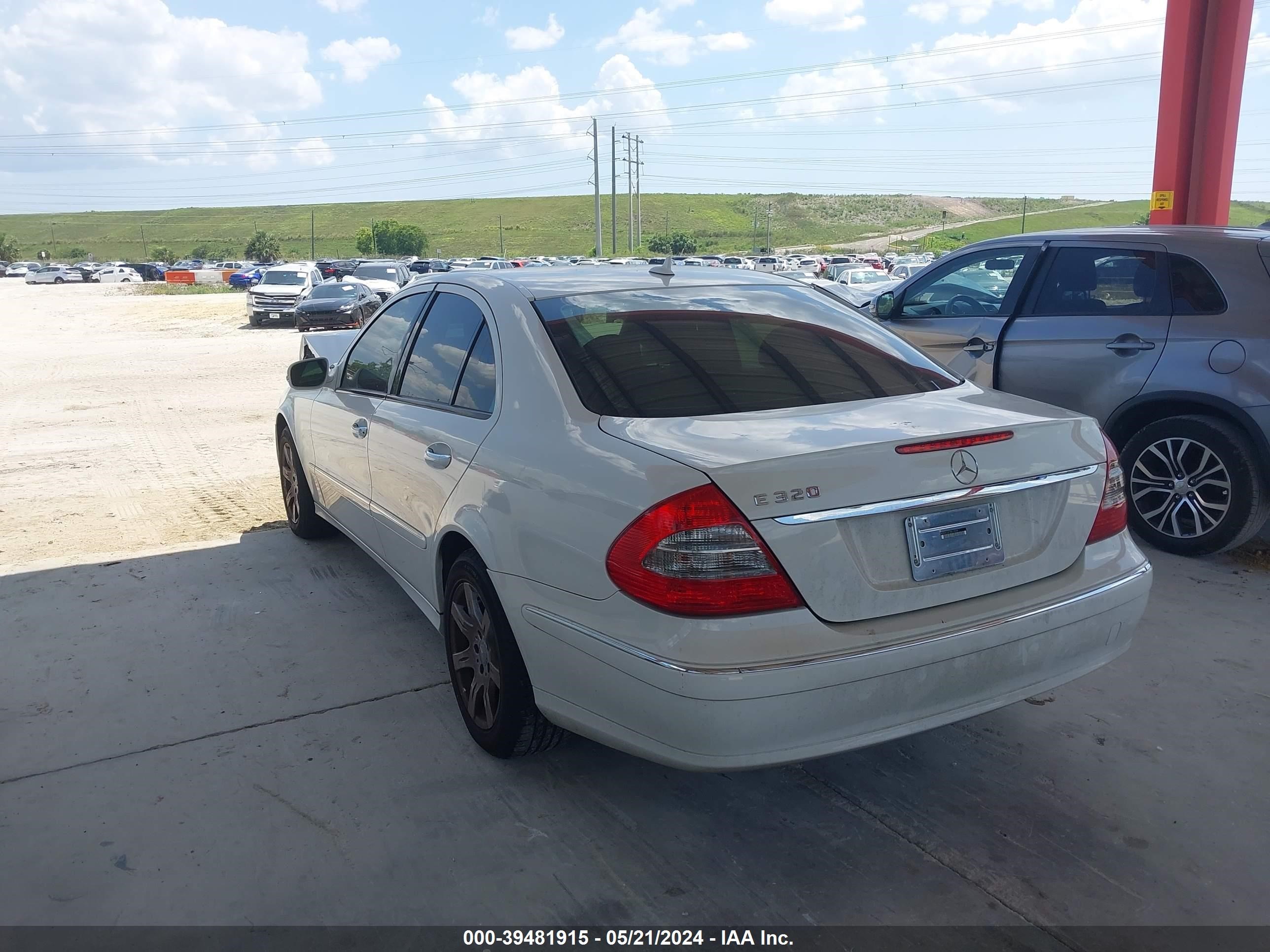 Photo 2 VIN: WDBUF22X78B278608 - MERCEDES-BENZ NULL 