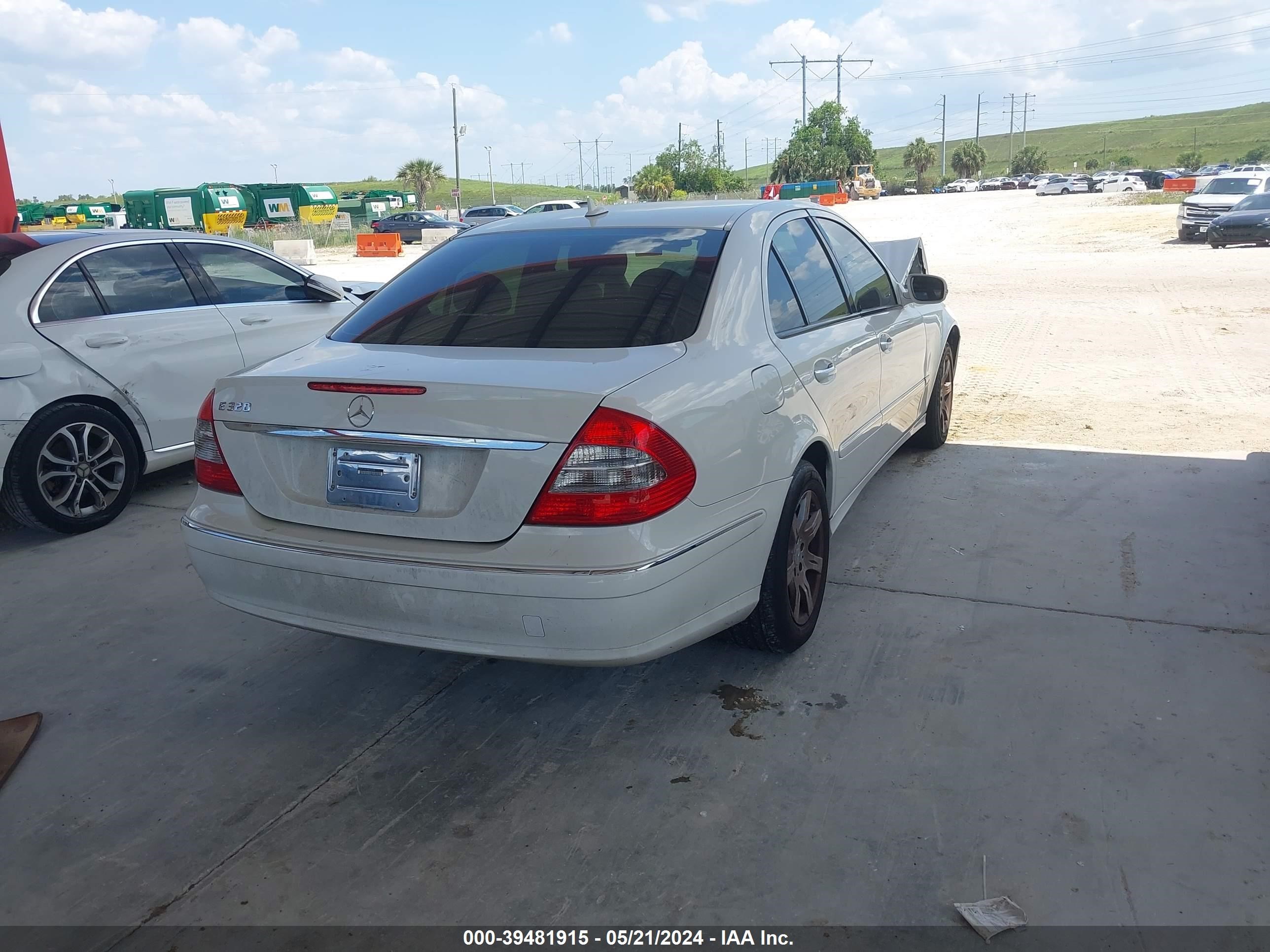 Photo 3 VIN: WDBUF22X78B278608 - MERCEDES-BENZ NULL 