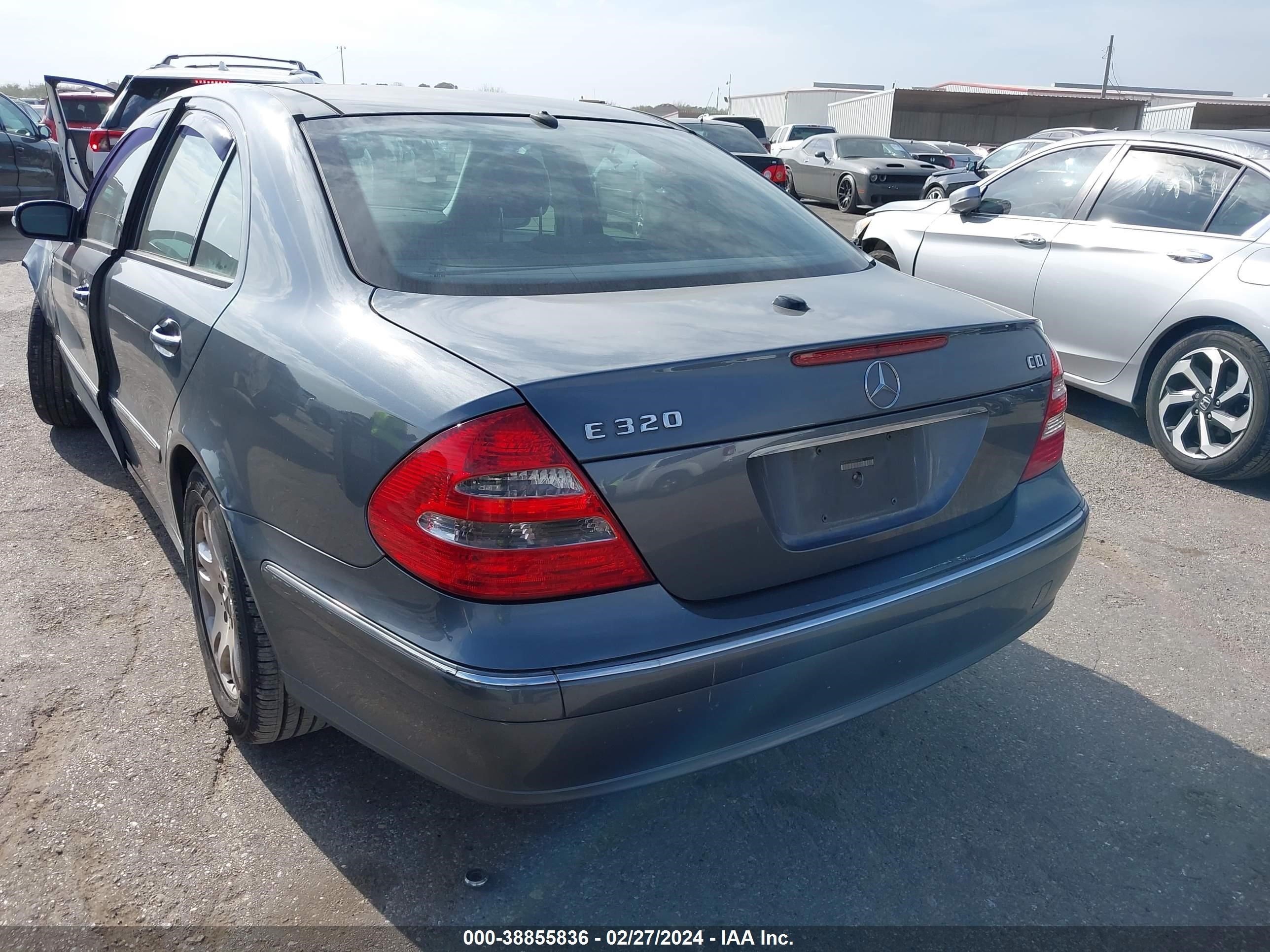 Photo 2 VIN: WDBUF26J36A943416 - MERCEDES-BENZ NULL 