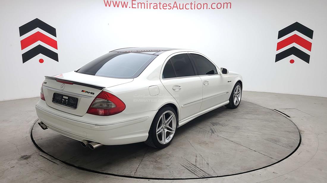 Photo 11 VIN: WDBUF54X49B383851 - MERCEDES E 