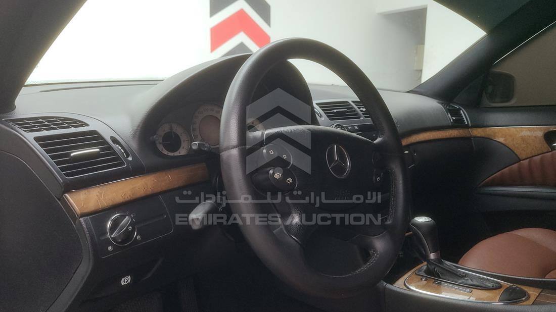 Photo 16 VIN: WDBUF54X49B383851 - MERCEDES E 