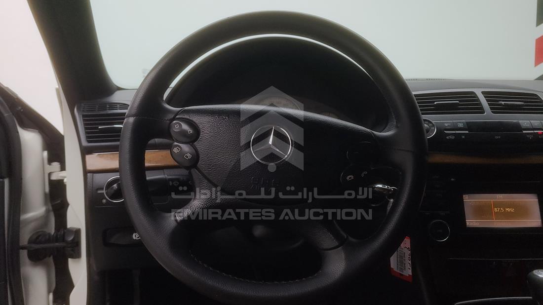 Photo 18 VIN: WDBUF54X49B383851 - MERCEDES E 