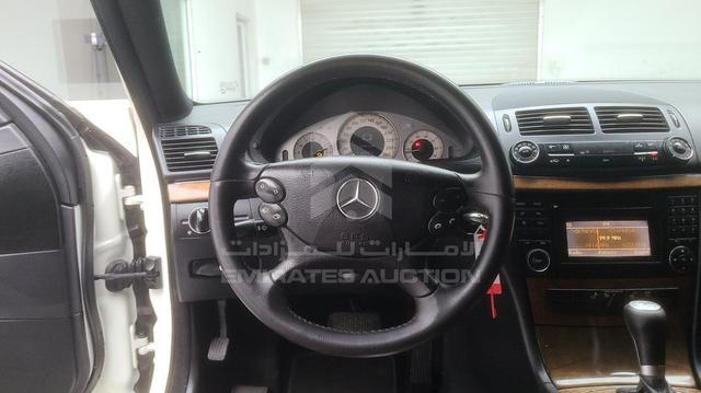 Photo 26 VIN: WDBUF54X49B383851 - MERCEDES E 