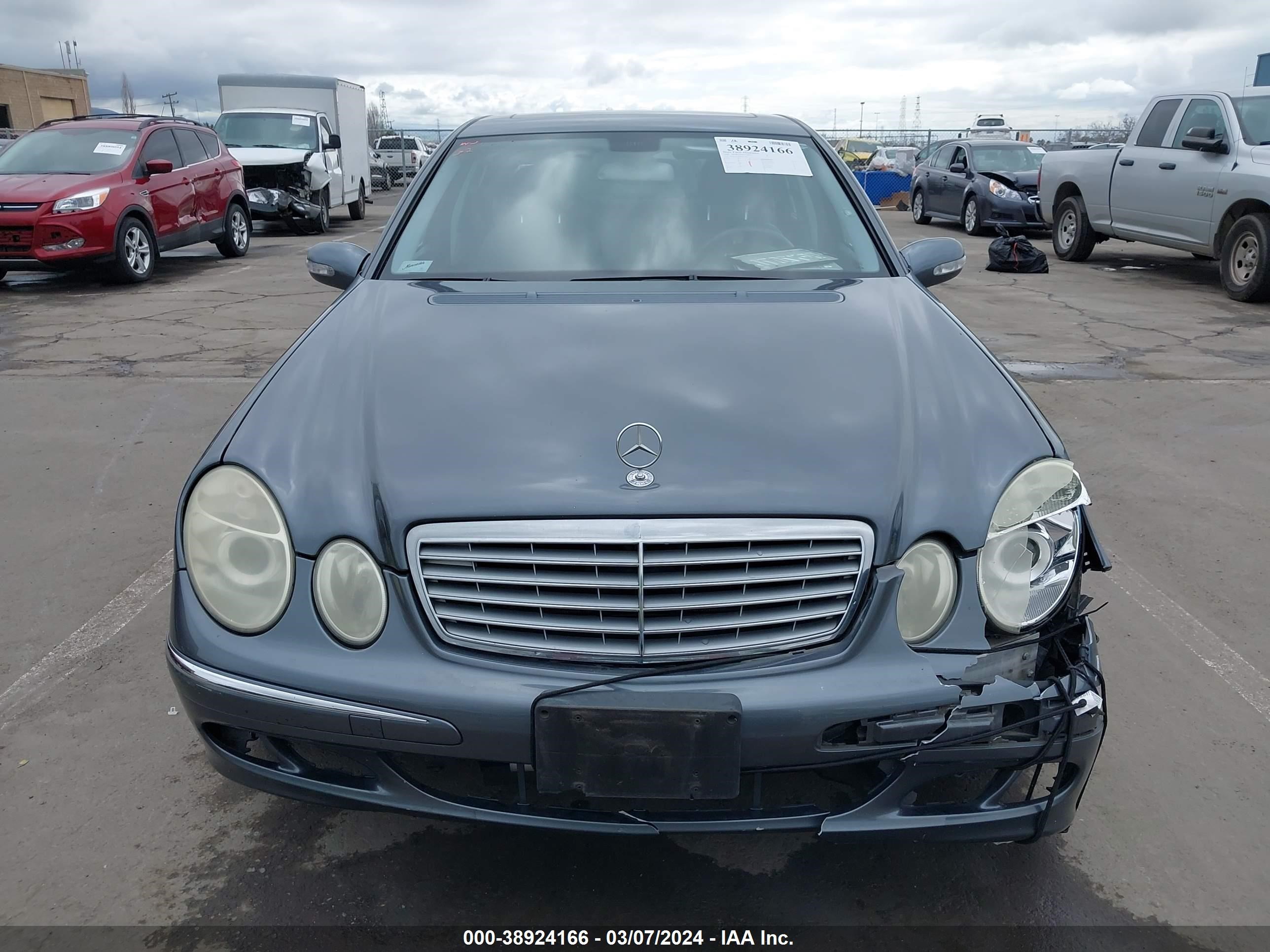 Photo 11 VIN: WDBUF56J66A813907 - MERCEDES-BENZ NULL 