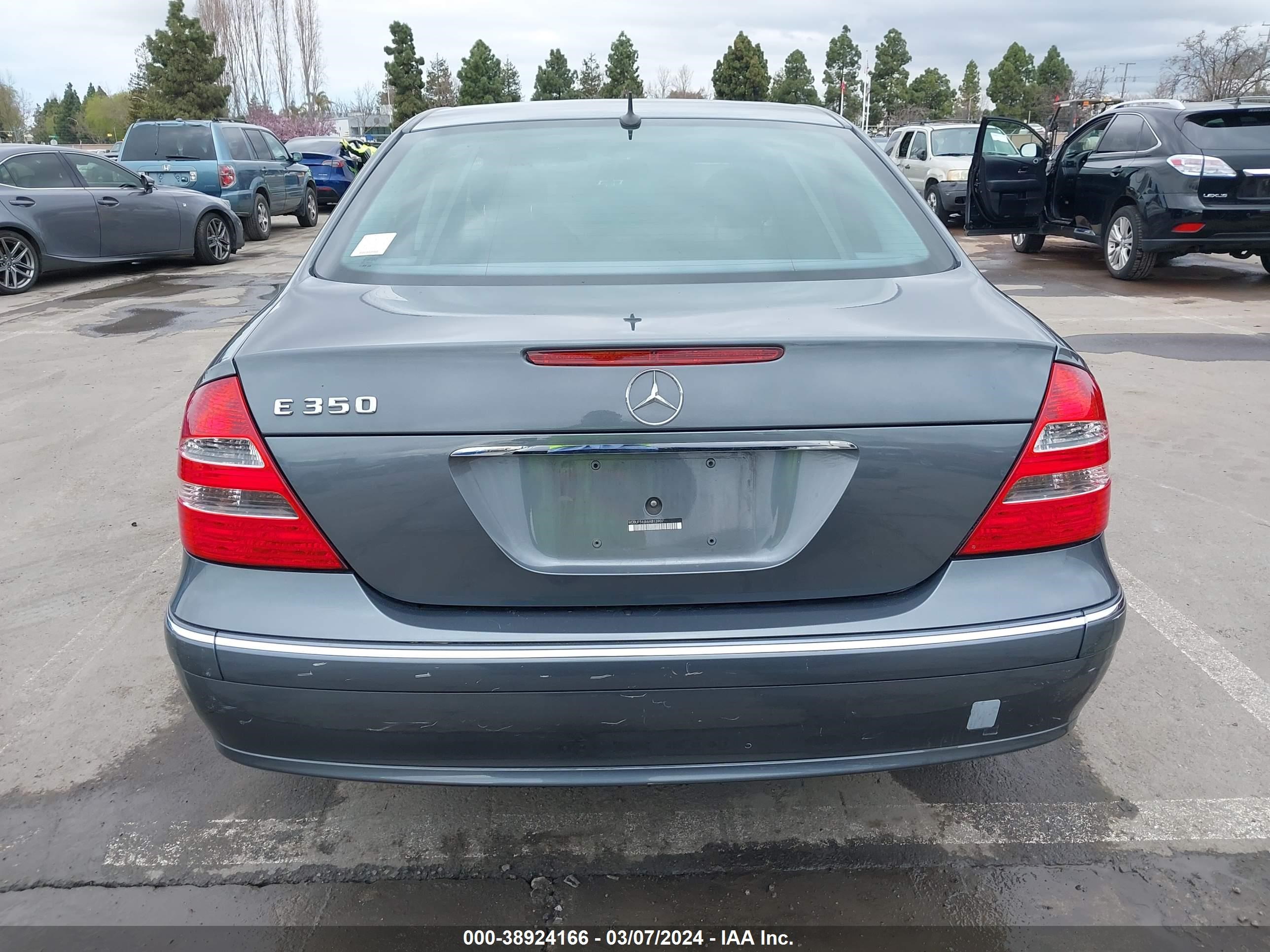 Photo 15 VIN: WDBUF56J66A813907 - MERCEDES-BENZ NULL 