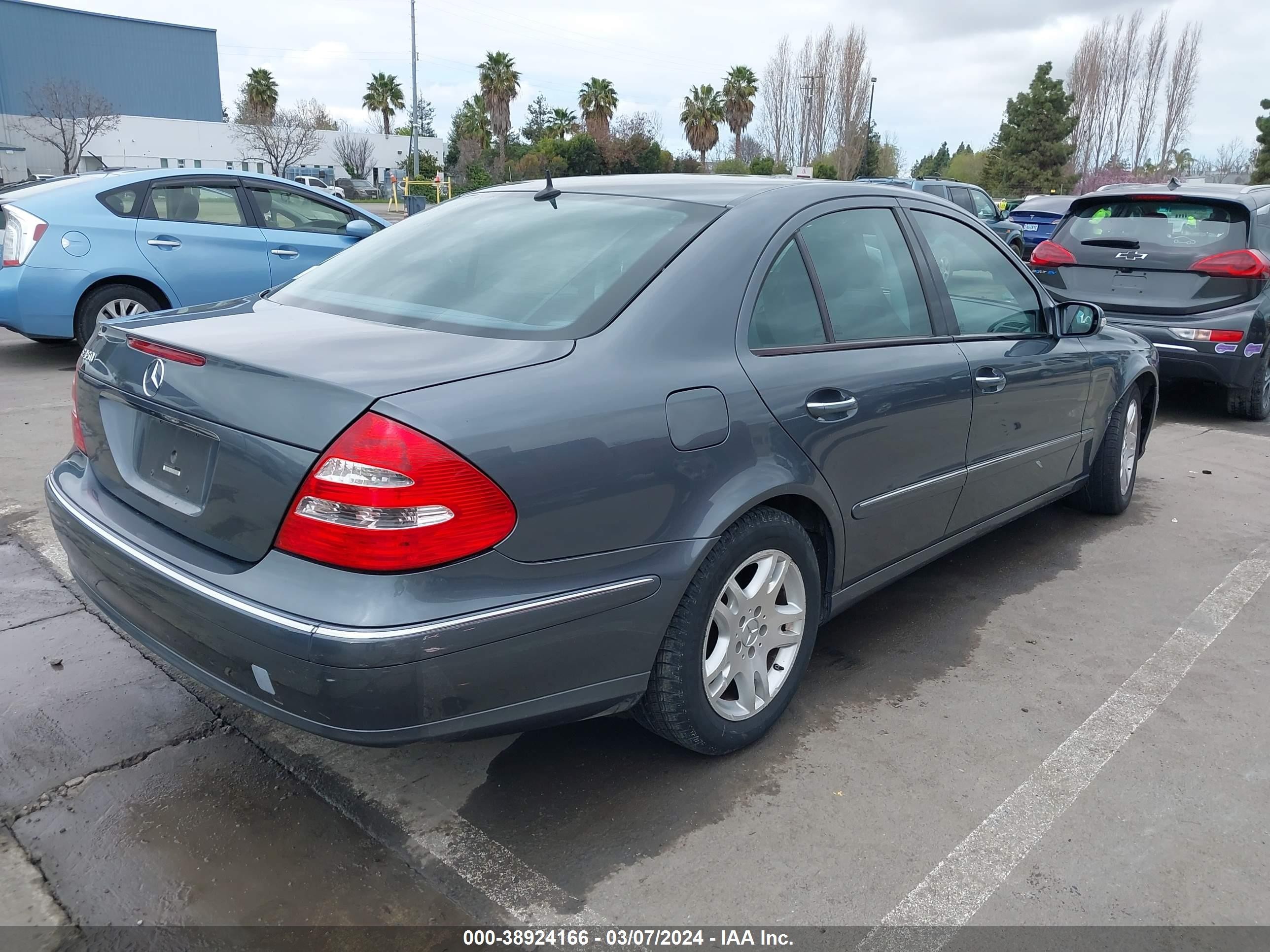 Photo 3 VIN: WDBUF56J66A813907 - MERCEDES-BENZ NULL 