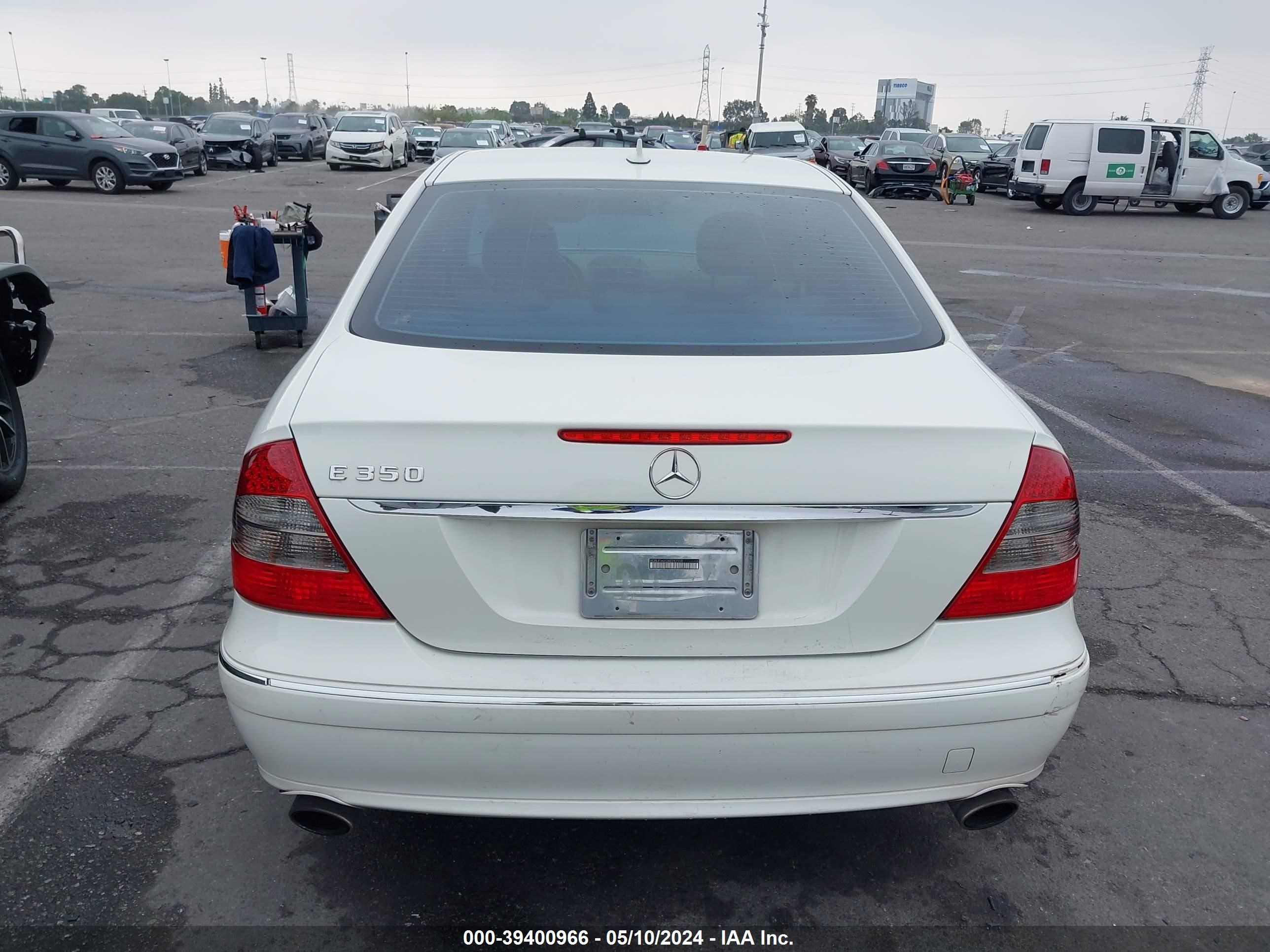 Photo 15 VIN: WDBUF56X28B282058 - MERCEDES-BENZ NULL 