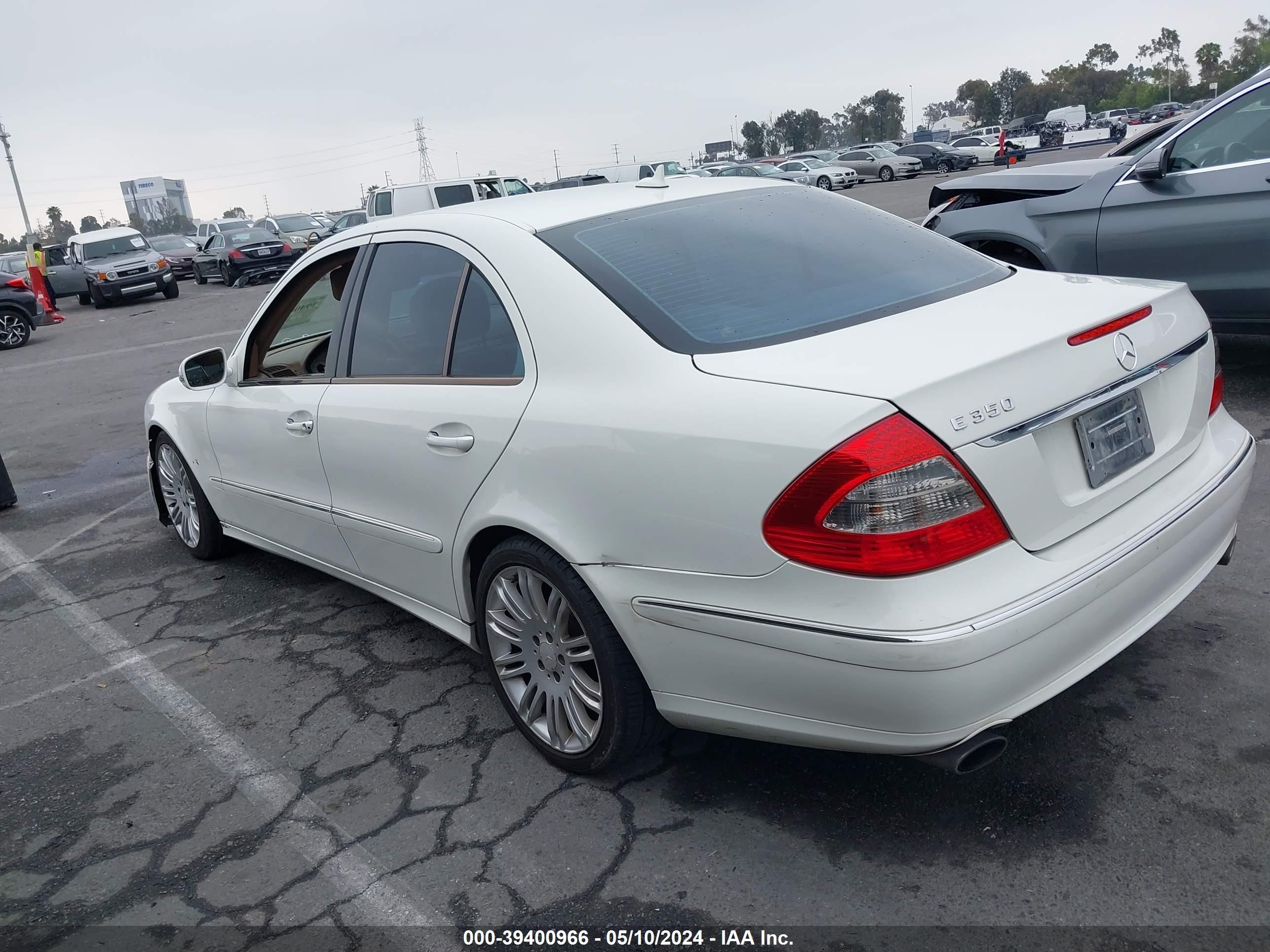 Photo 2 VIN: WDBUF56X28B282058 - MERCEDES-BENZ NULL 