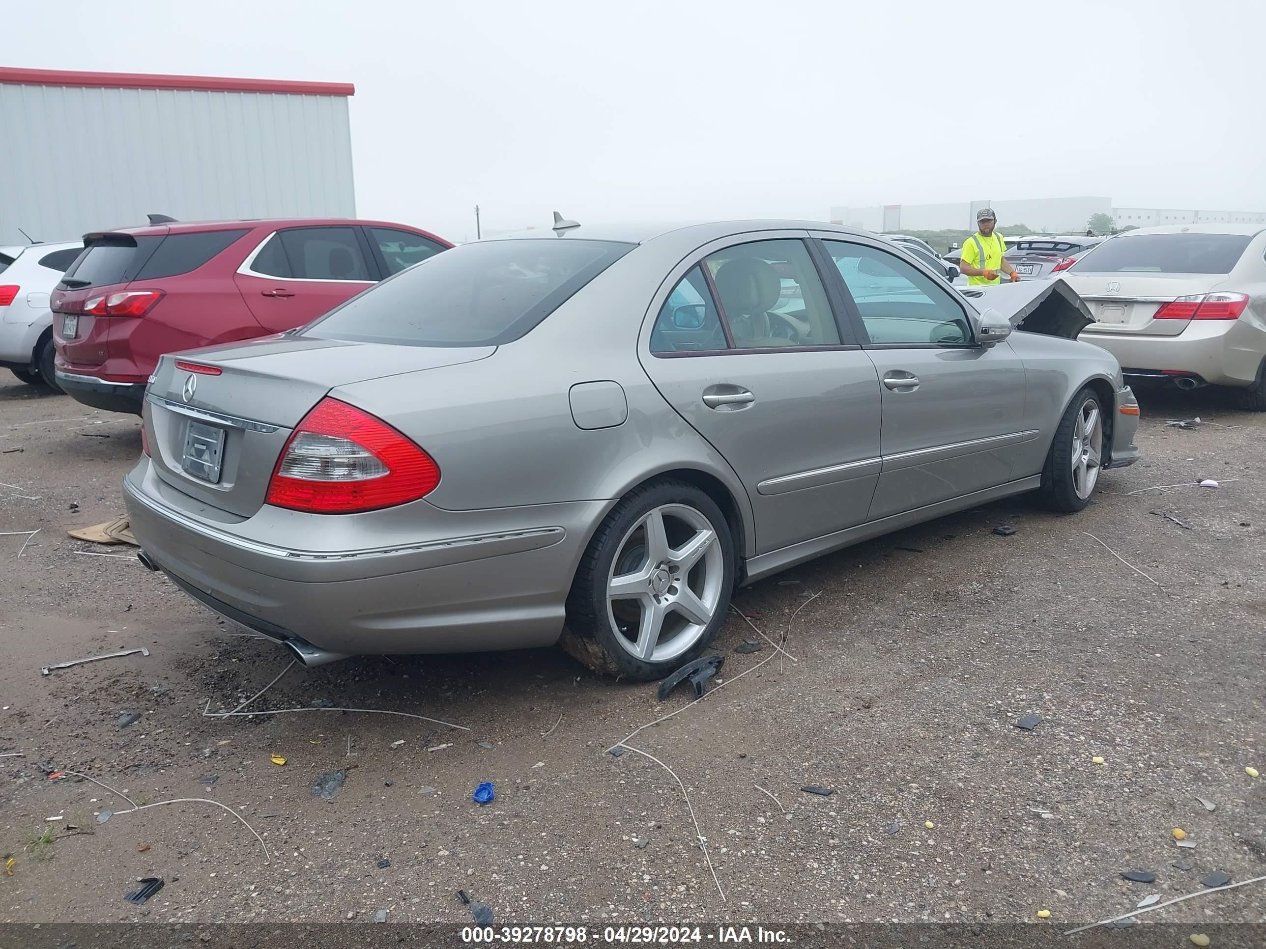 Photo 3 VIN: WDBUF56X39B432891 - MERCEDES-BENZ NULL 