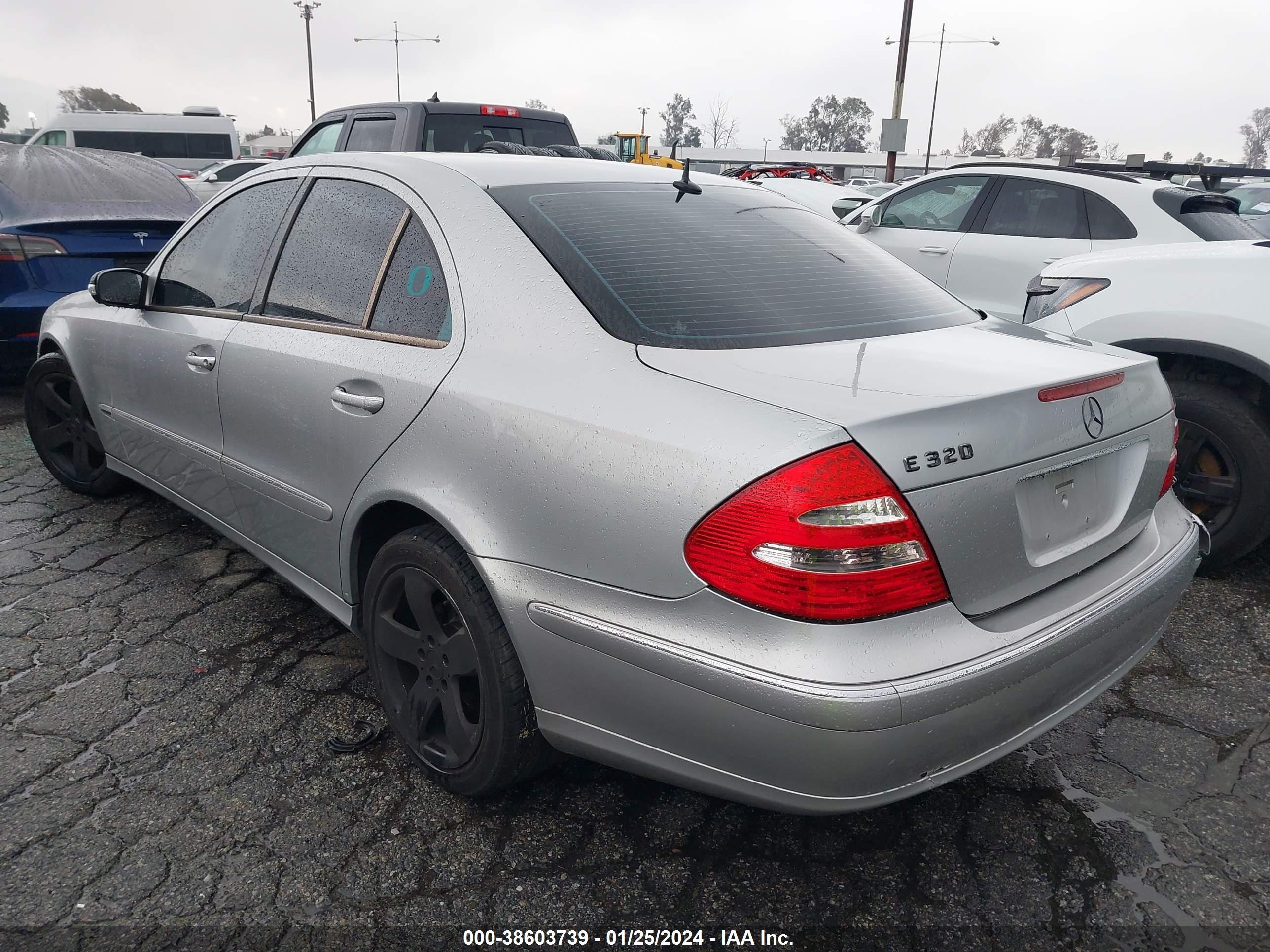 Photo 2 VIN: WDBUF65J13A244757 - MERCEDES-BENZ E-KLASSE 