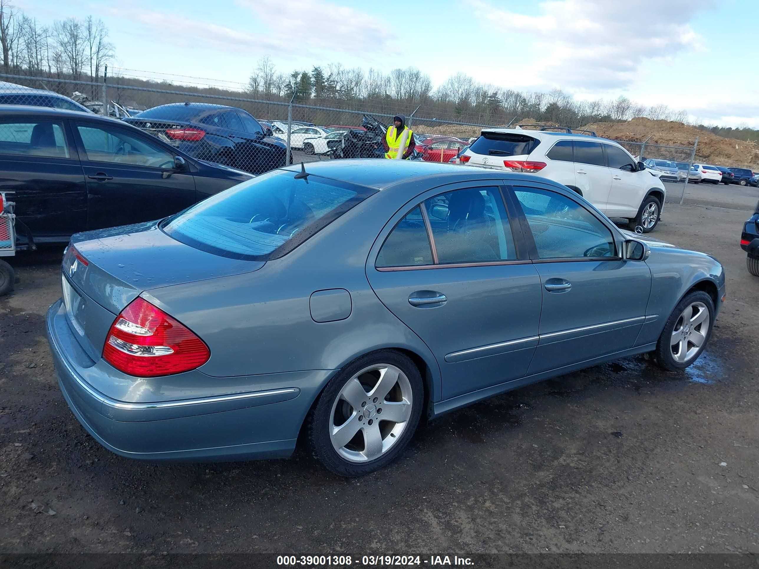 Photo 3 VIN: WDBUF65J14A533140 - MERCEDES-BENZ NULL 