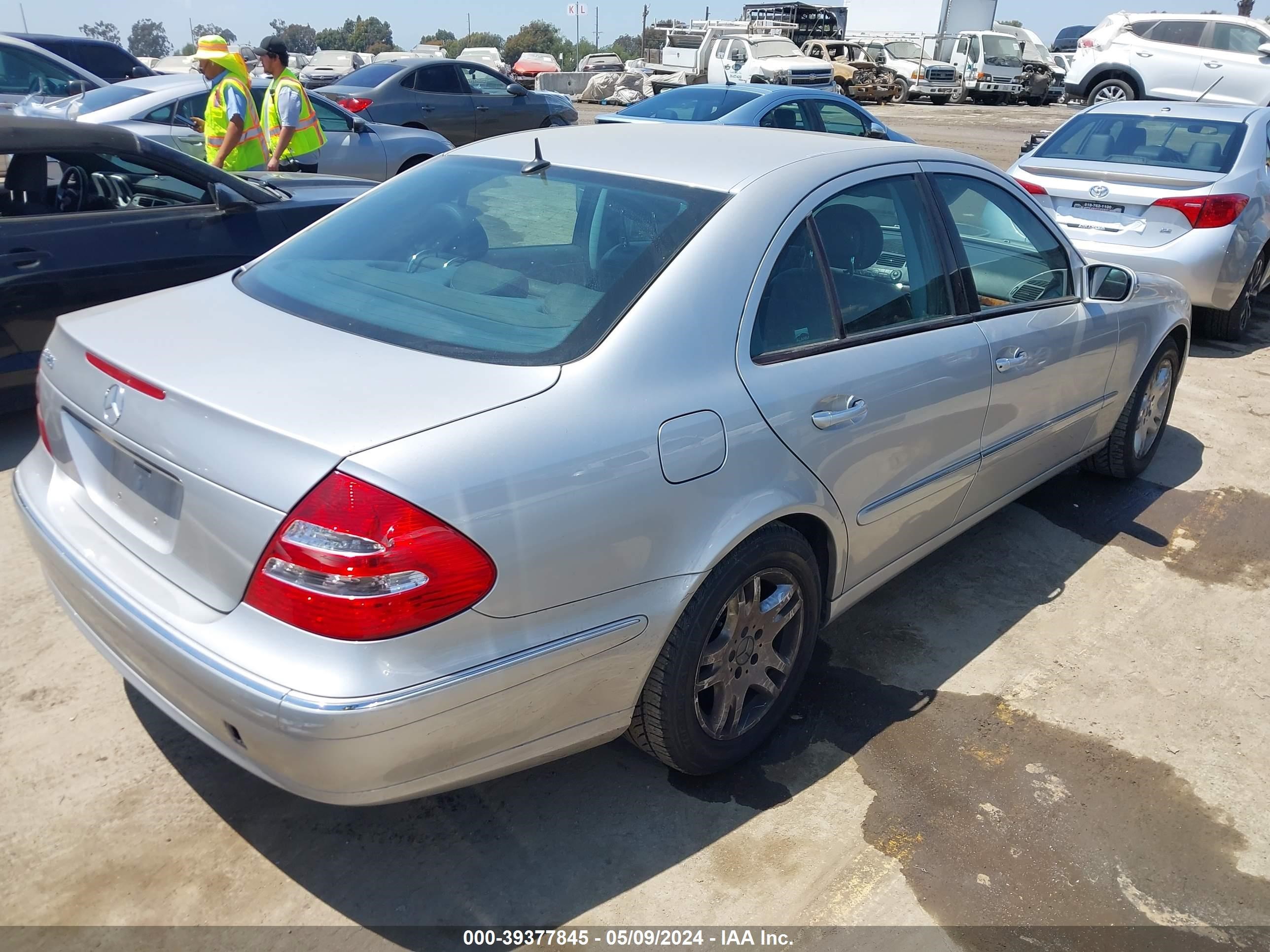 Photo 3 VIN: WDBUF65J23A135935 - MERCEDES-BENZ NULL 