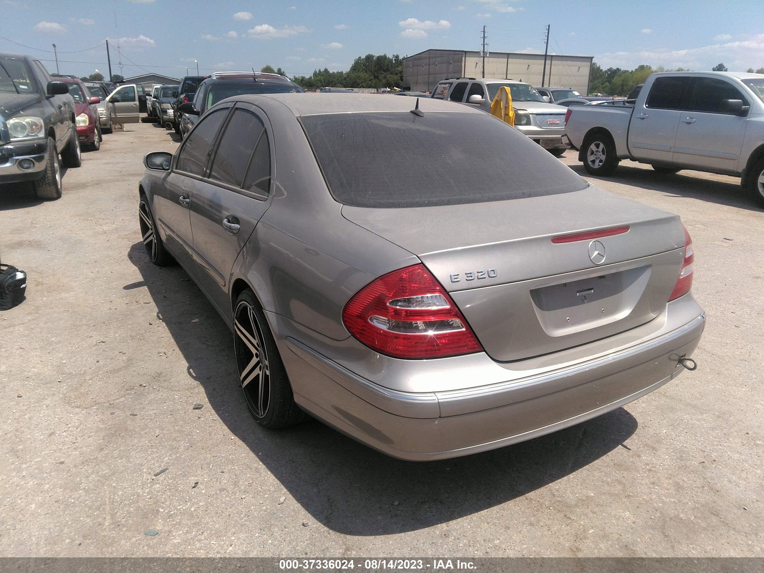 Photo 2 VIN: WDBUF65J34A409130 - MERCEDES-BENZ E-KLASSE 