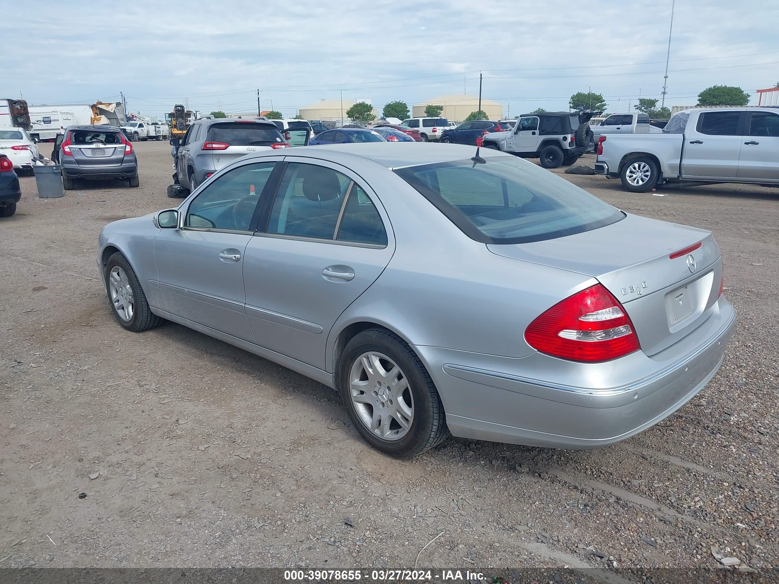 Photo 2 VIN: WDBUF65J45A647750 - MERCEDES-BENZ NULL 