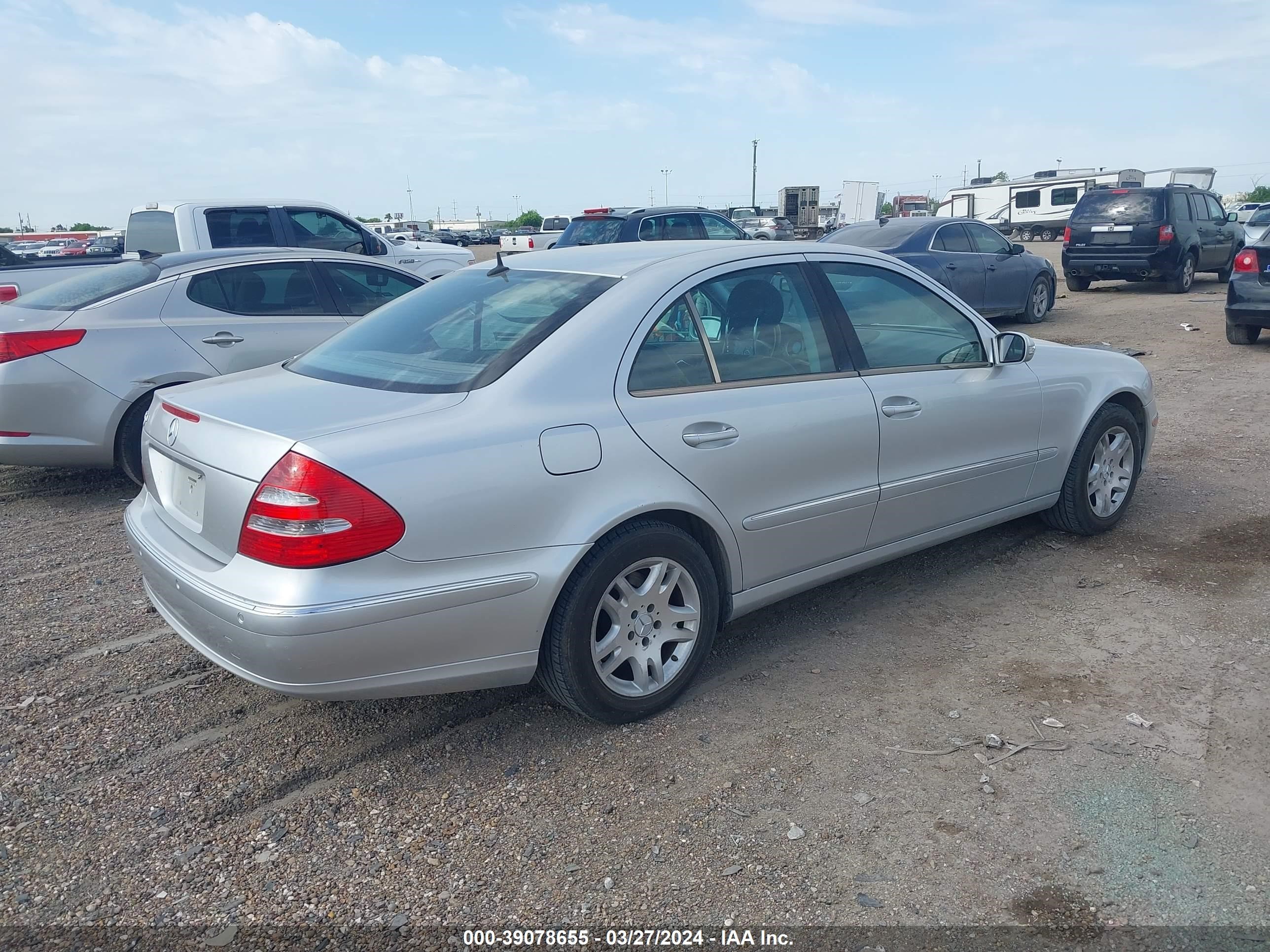 Photo 3 VIN: WDBUF65J45A647750 - MERCEDES-BENZ NULL 