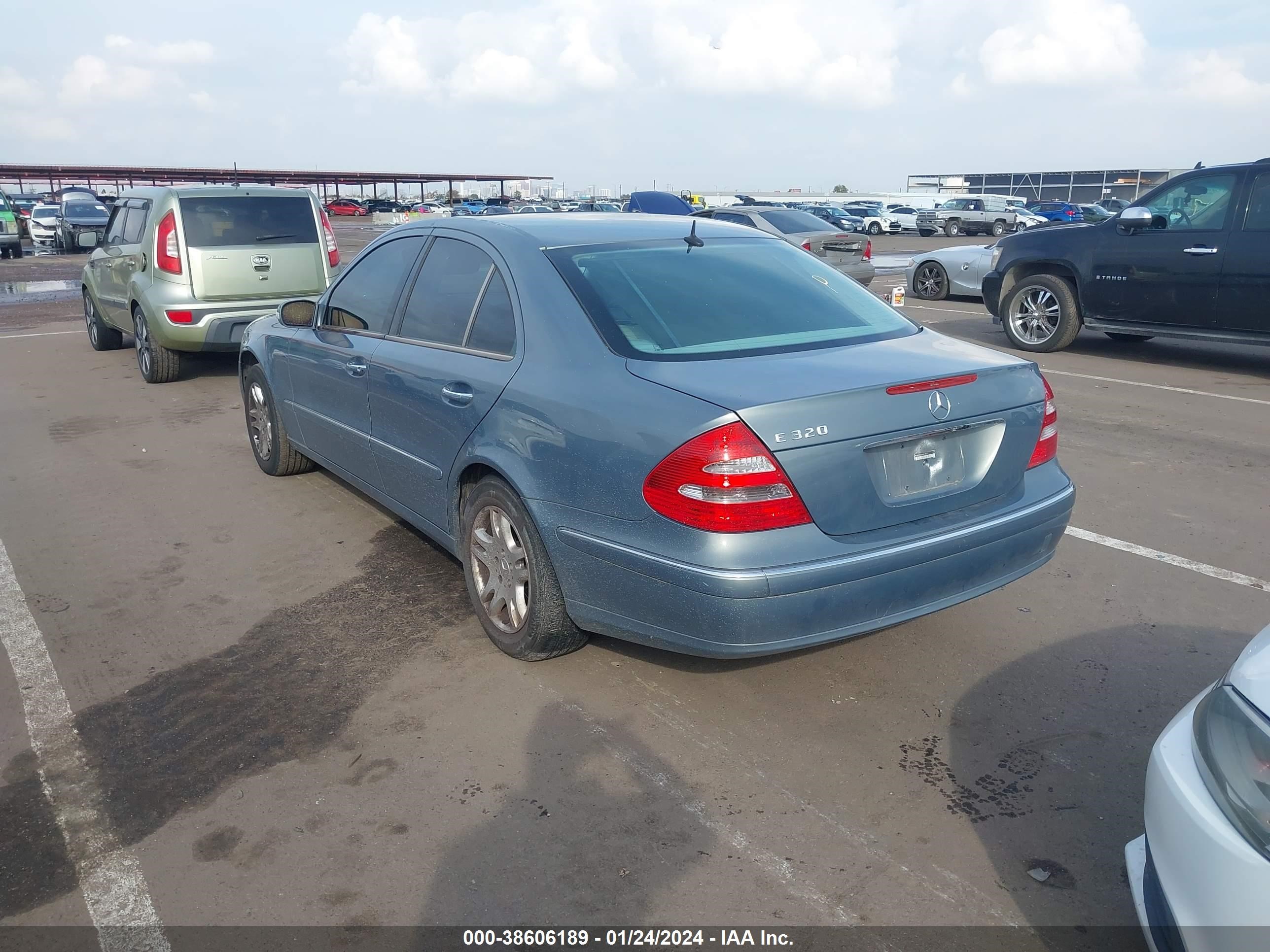 Photo 2 VIN: WDBUF65J75A638931 - MERCEDES-BENZ E-KLASSE 