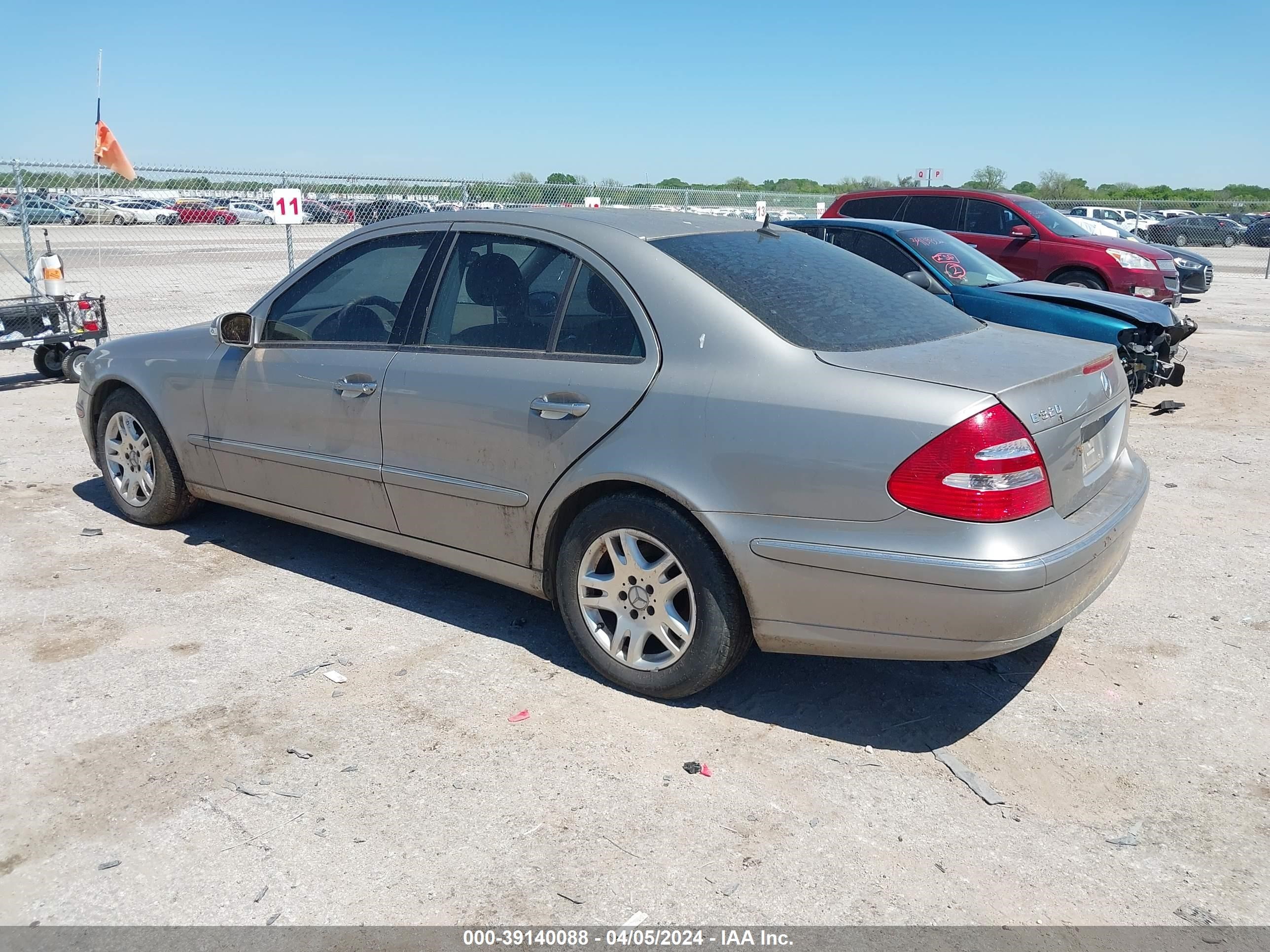 Photo 2 VIN: WDBUF65J75A699020 - MERCEDES-BENZ NULL 