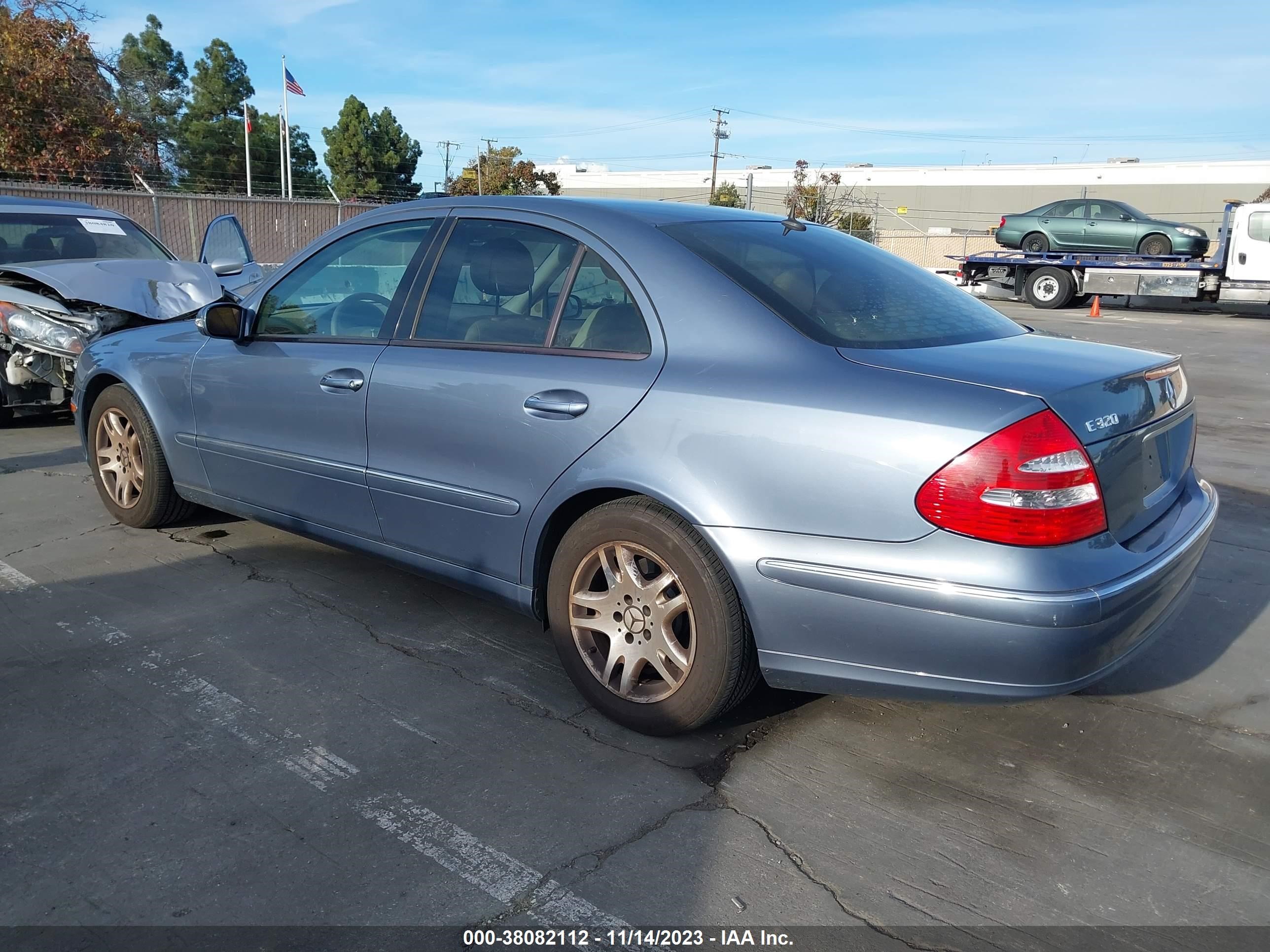 Photo 2 VIN: WDBUF65J75A728340 - MERCEDES-BENZ NULL 