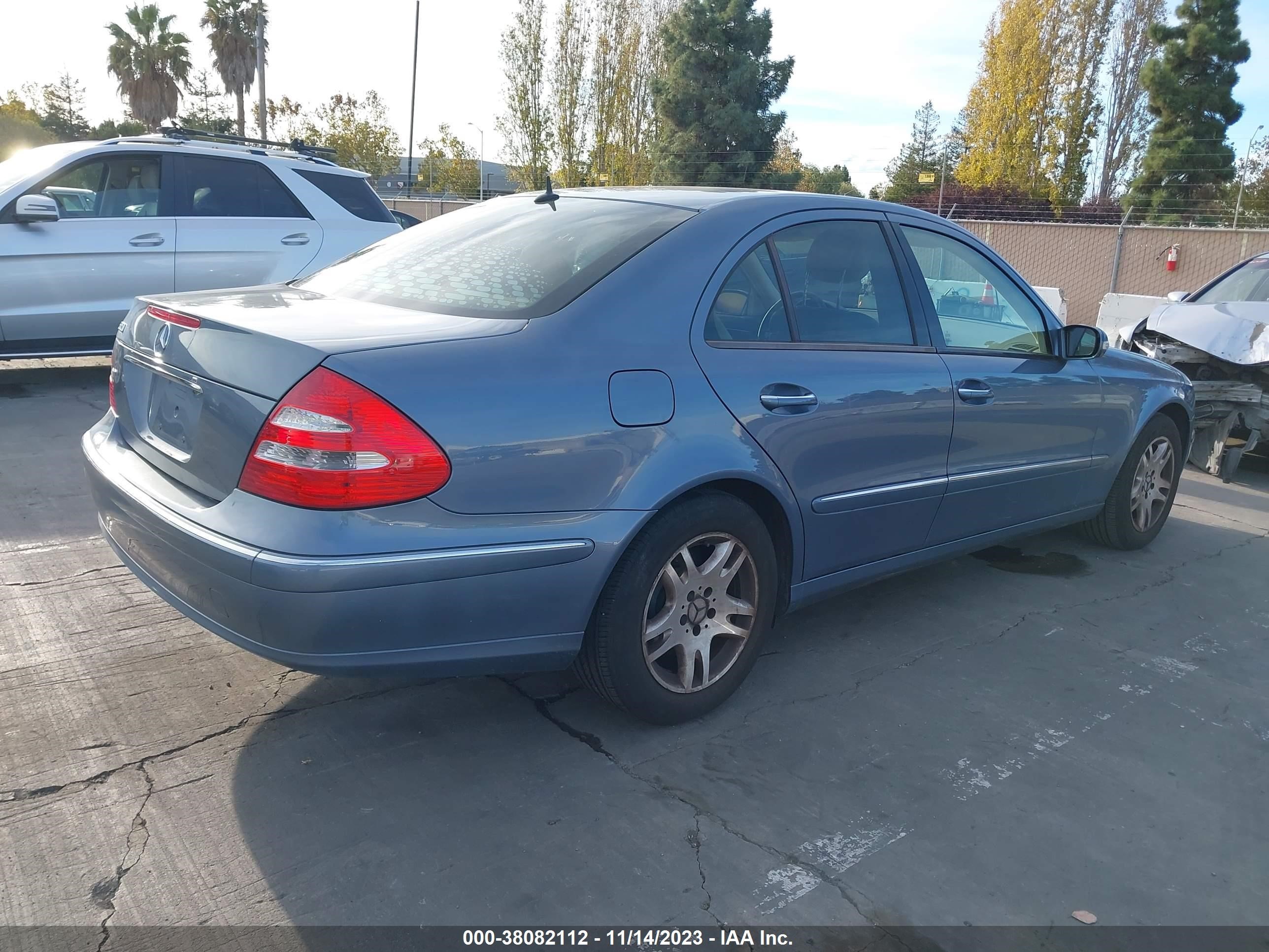 Photo 3 VIN: WDBUF65J75A728340 - MERCEDES-BENZ NULL 