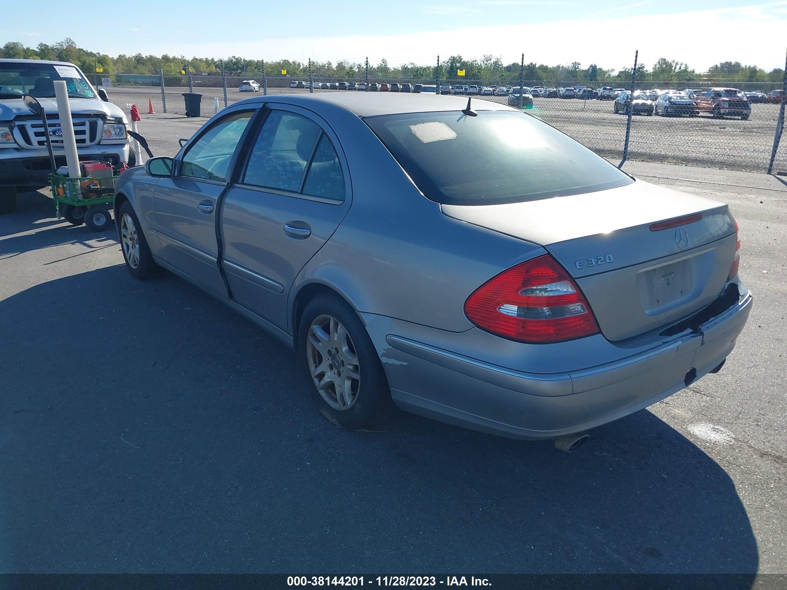 Photo 2 VIN: WDBUF65J84A510437 - MERCEDES-BENZ E-KLASSE 