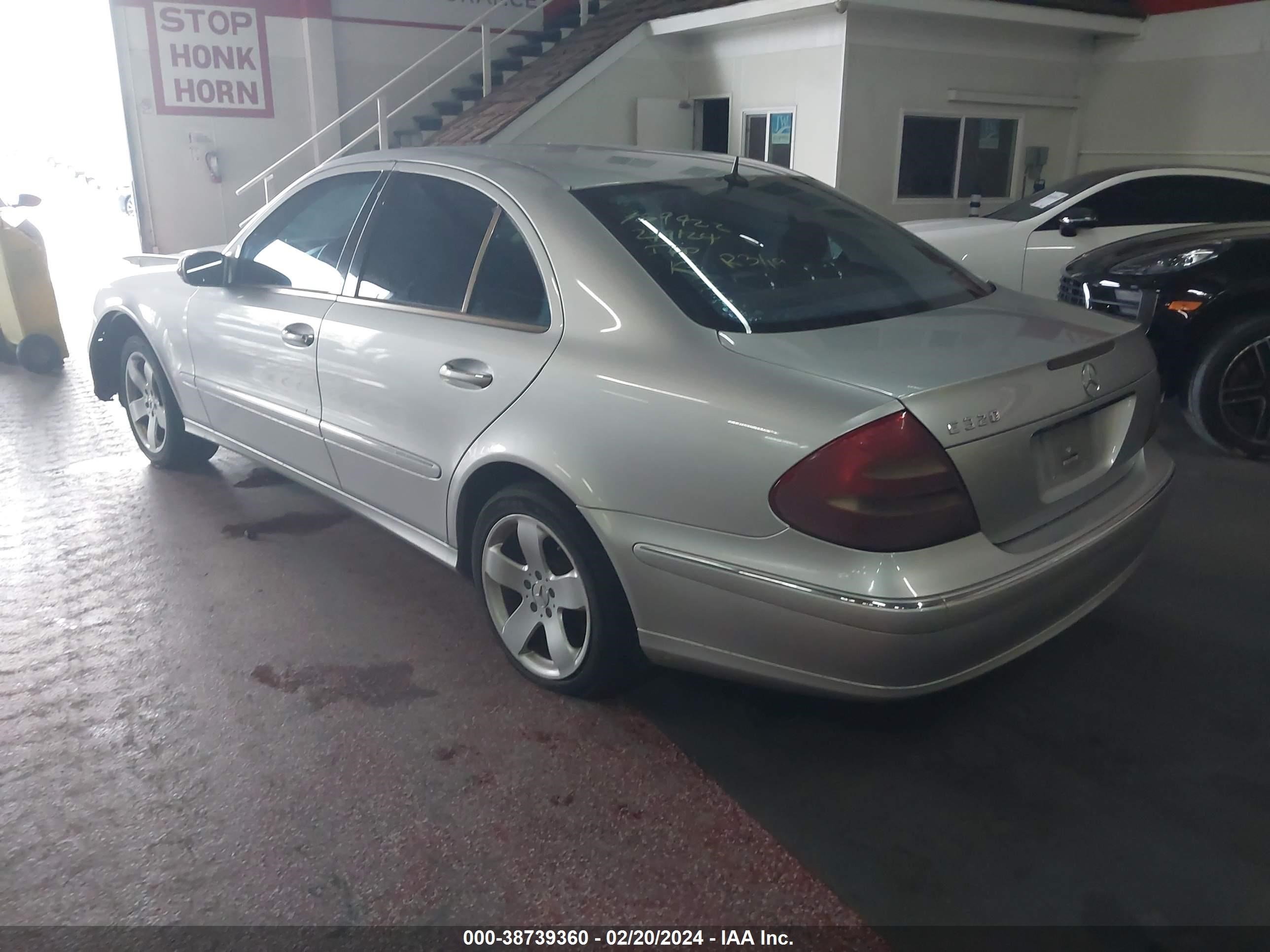 Photo 2 VIN: WDBUF65J85A647105 - MERCEDES-BENZ E-KLASSE 