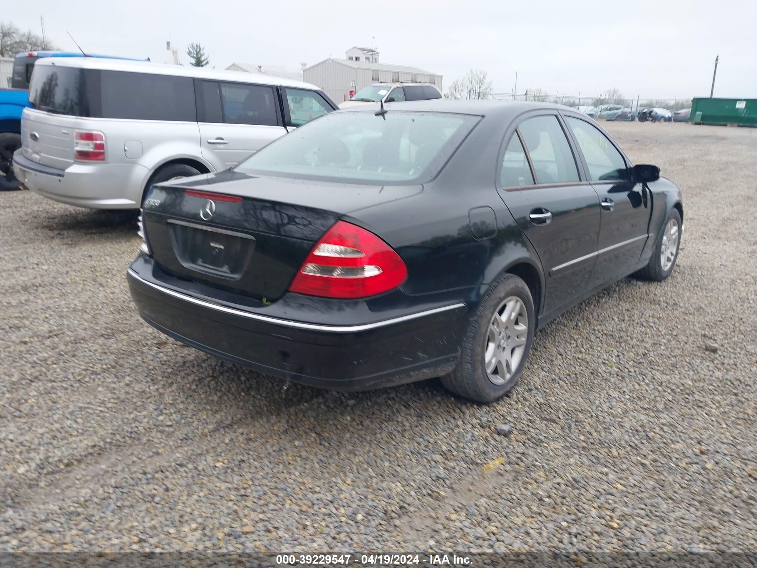 Photo 3 VIN: WDBUF65J85A705665 - MERCEDES-BENZ NULL 