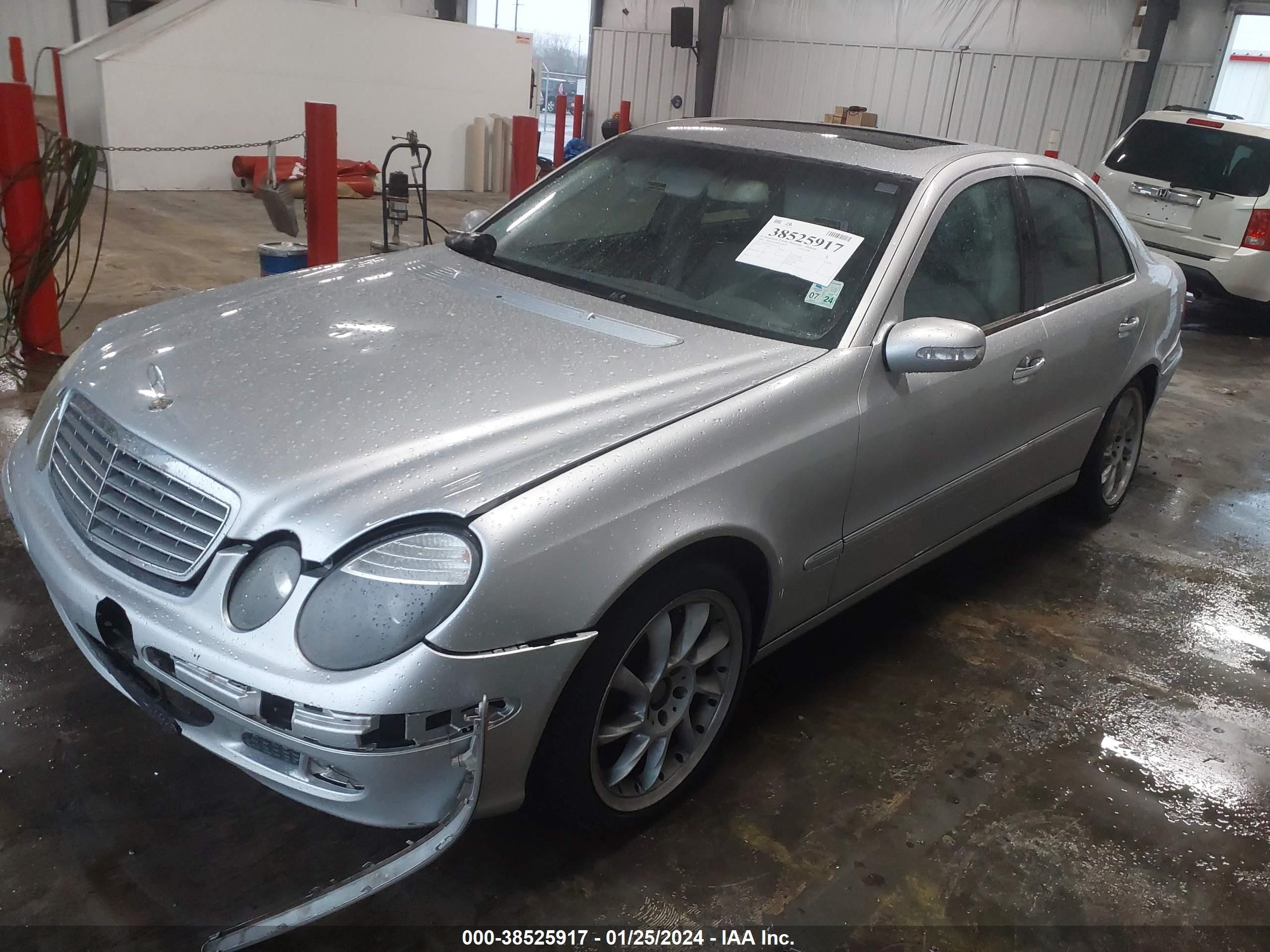 Photo 1 VIN: WDBUF65J93X111337 - MERCEDES-BENZ E-KLASSE 